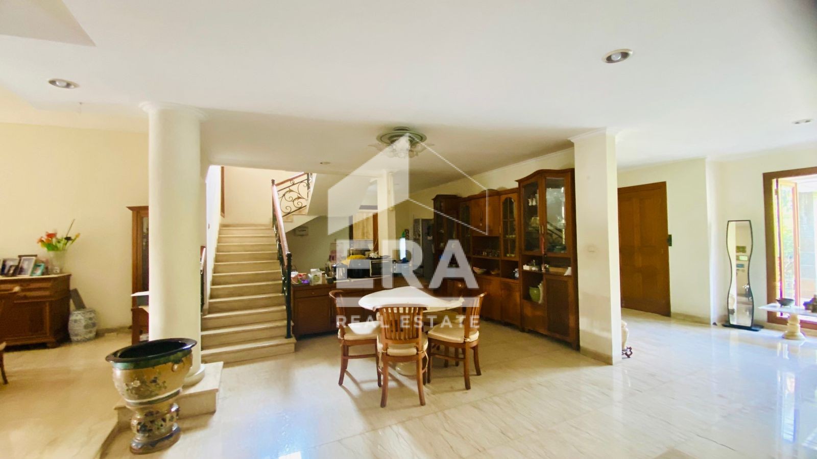 interior 8