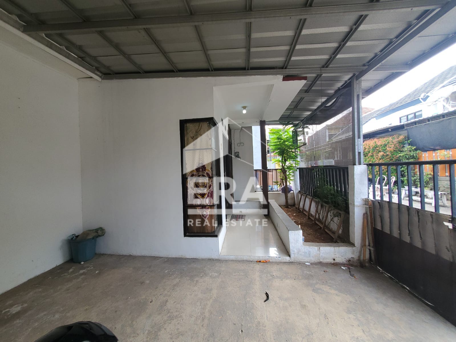 interior 8