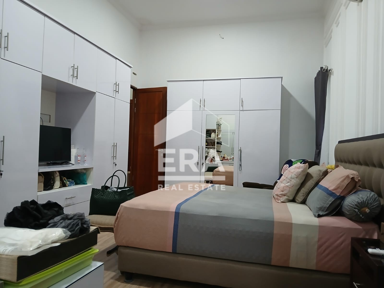 interior 8