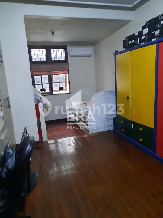 interior 8