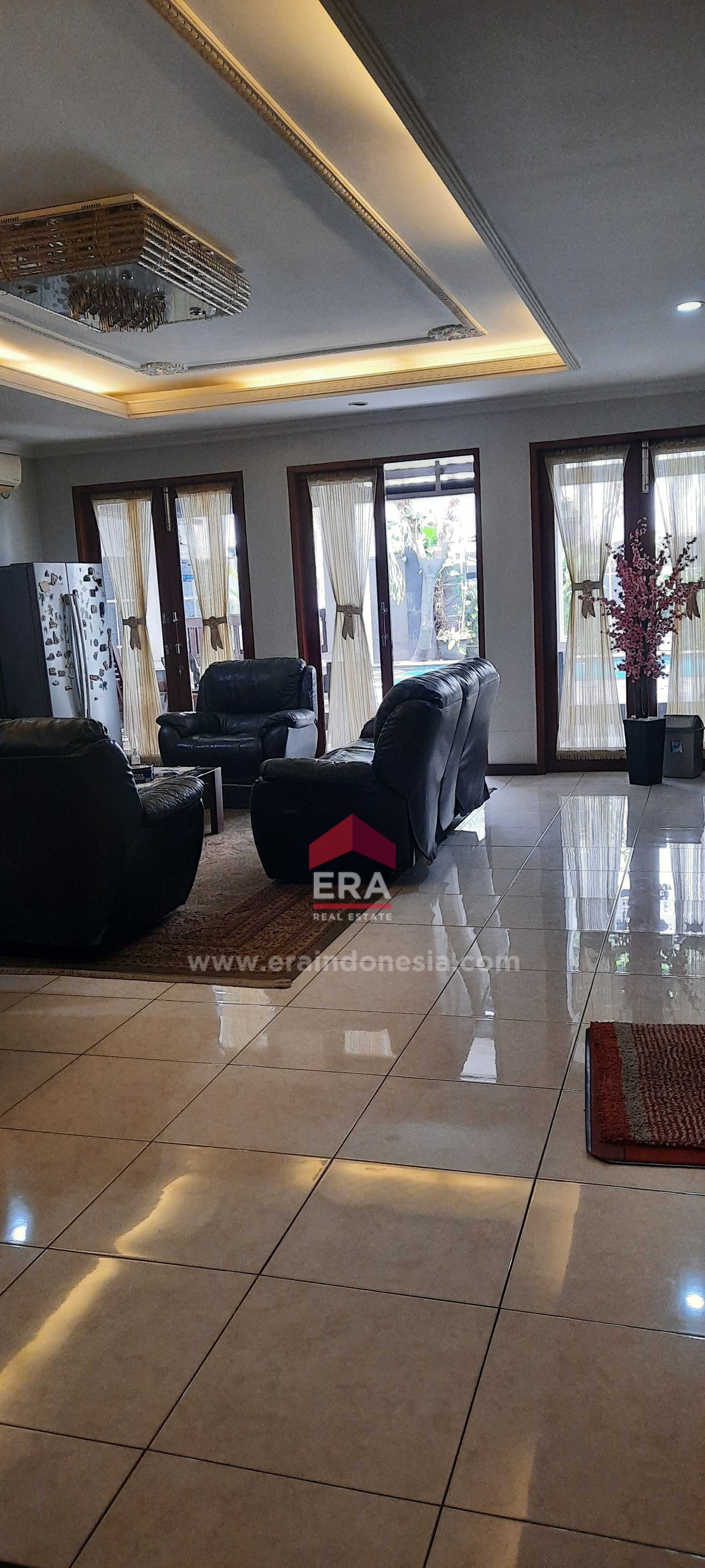 interior 8