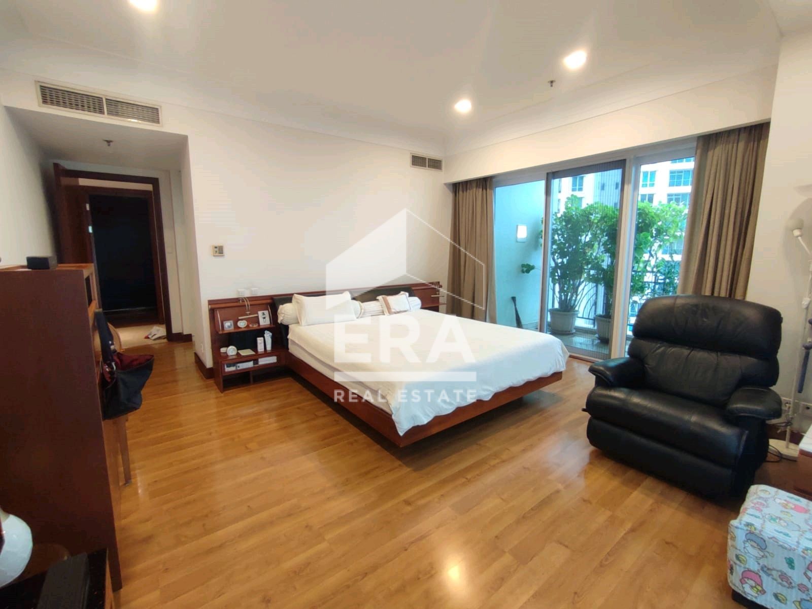 interior 10