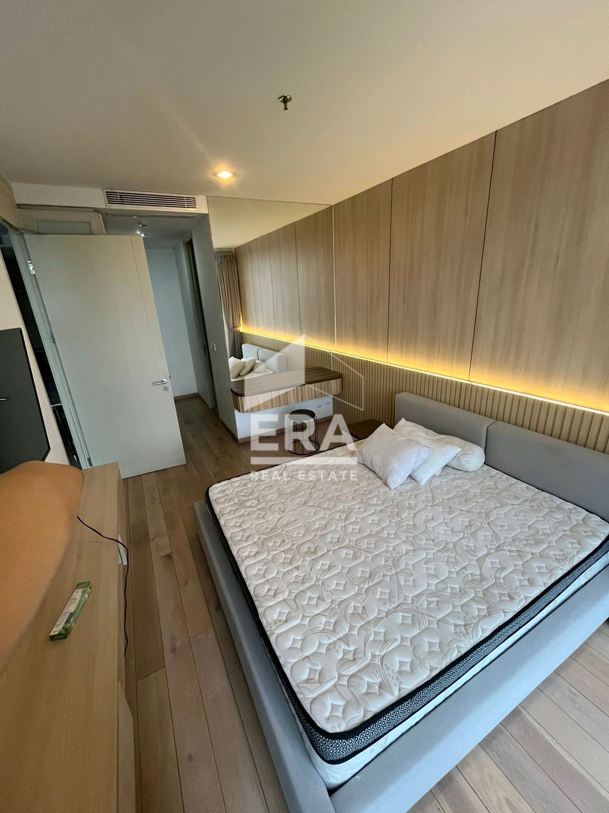 interior 8