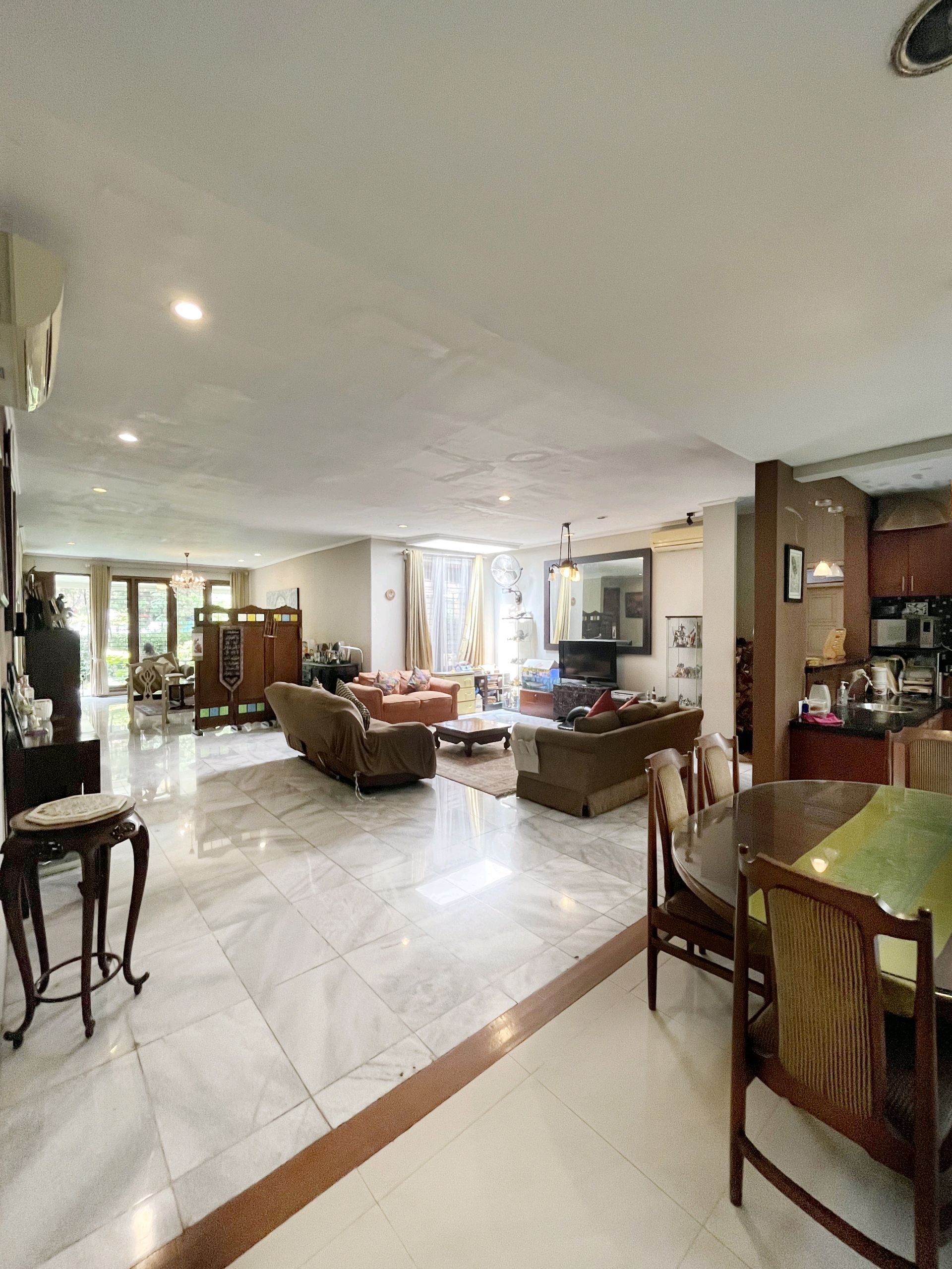 interior 6