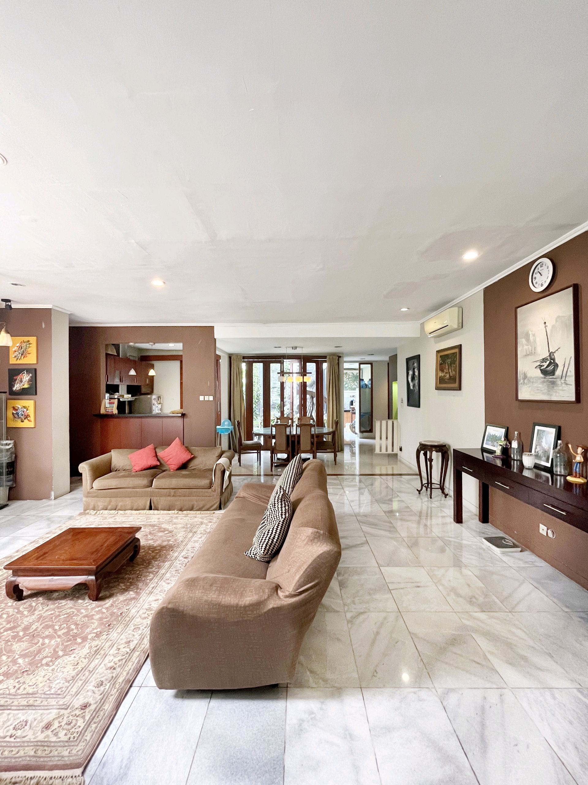 interior 8