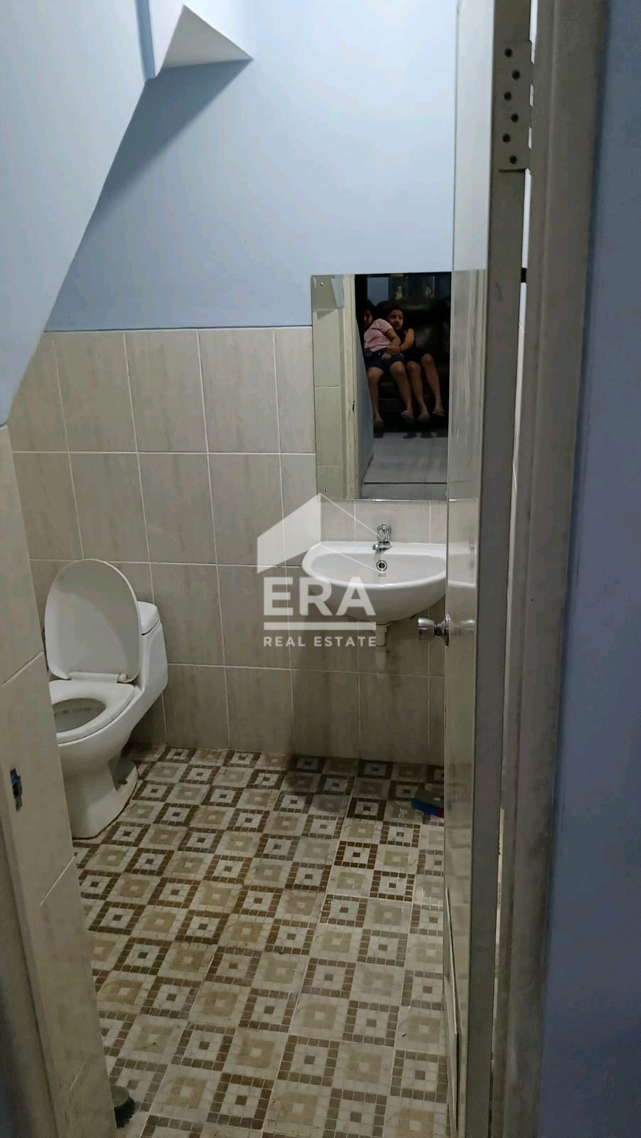 interior 8
