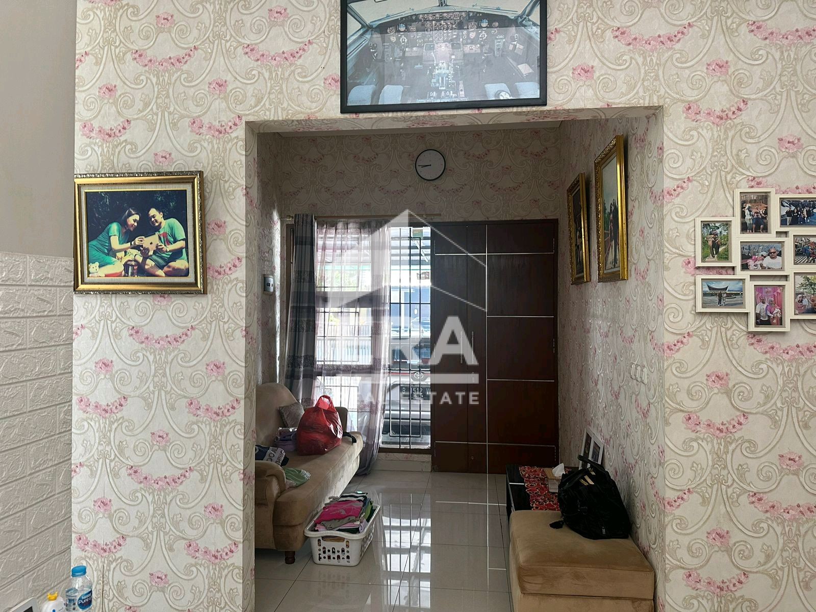 interior 8
