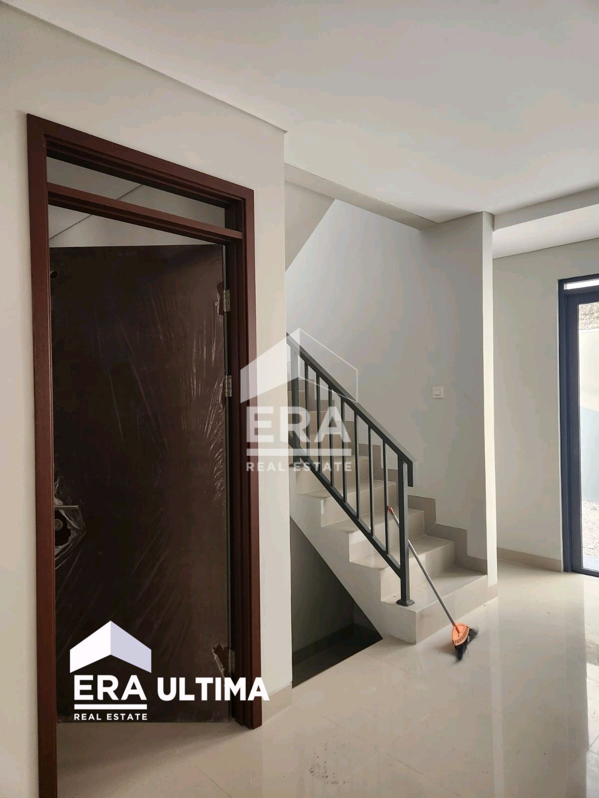 interior 8