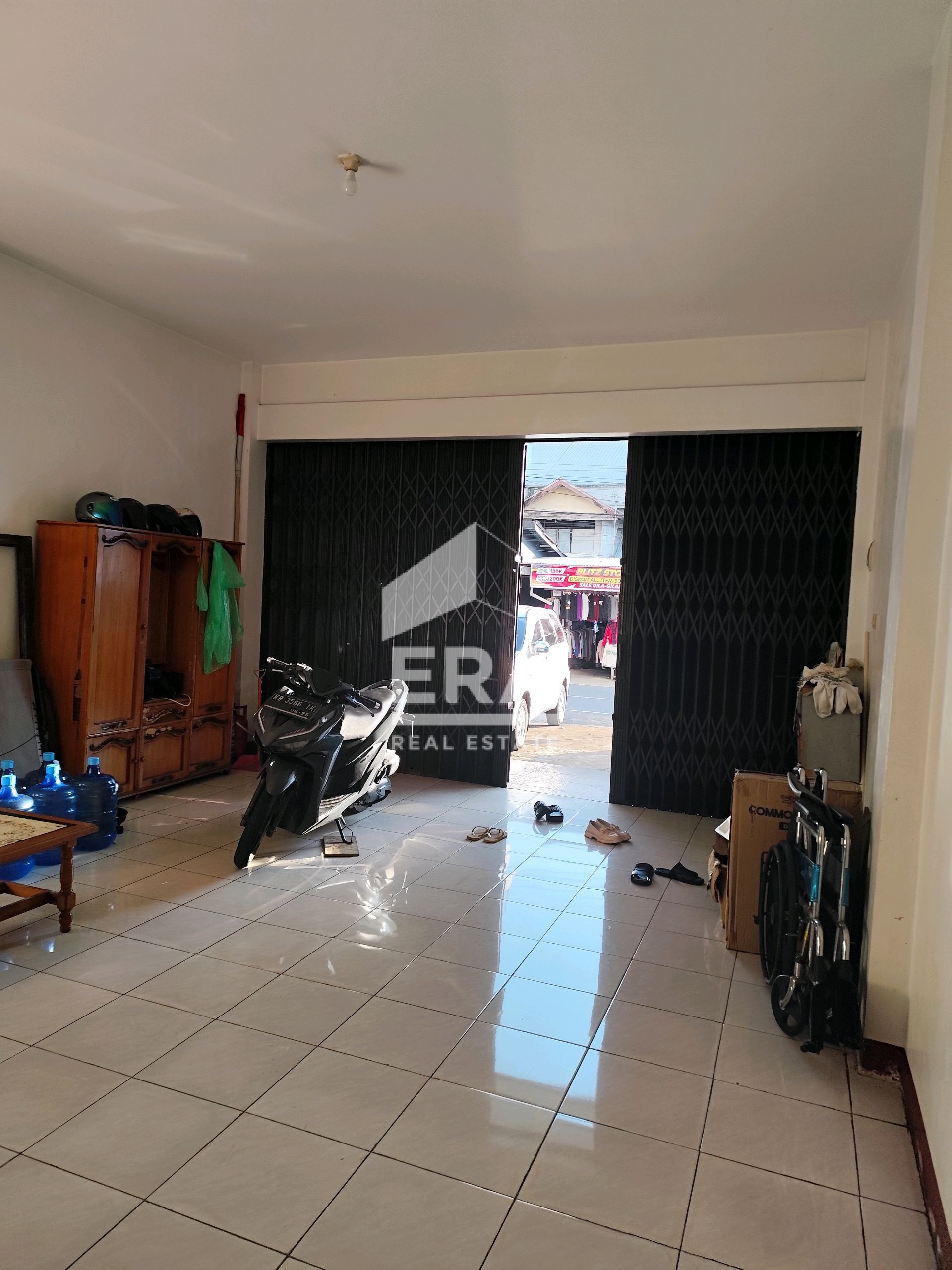 interior 8