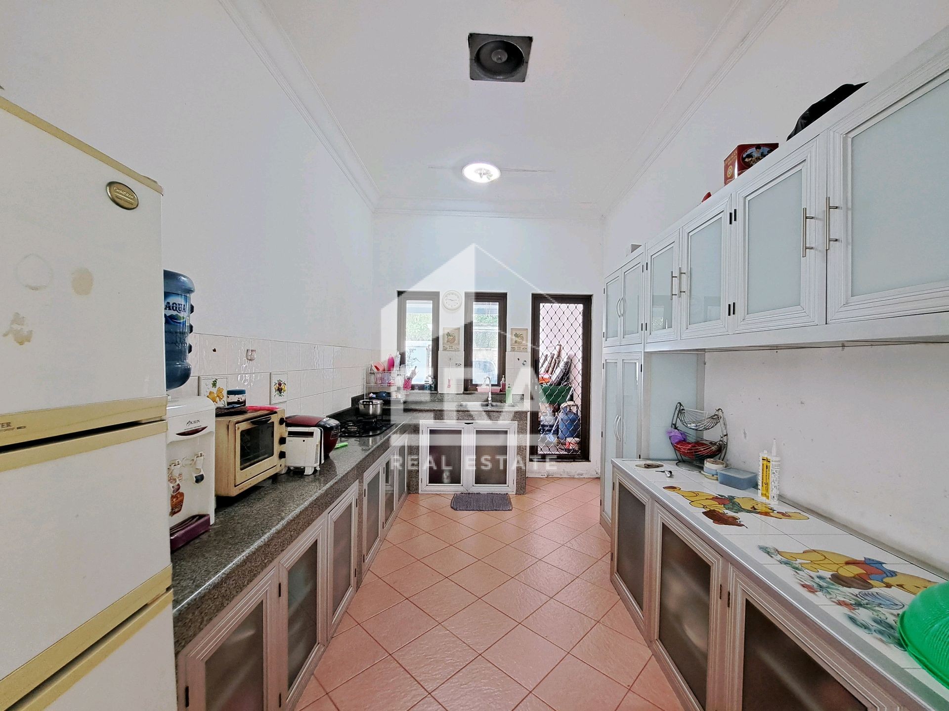 interior 8