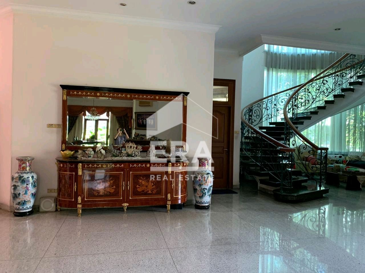 interior 3