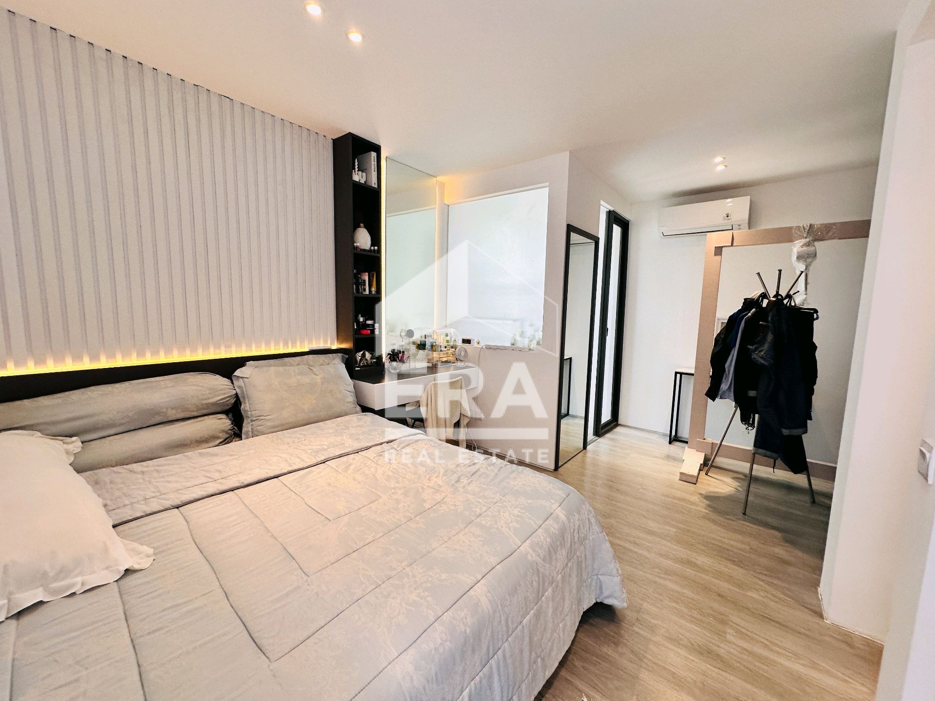interior 8