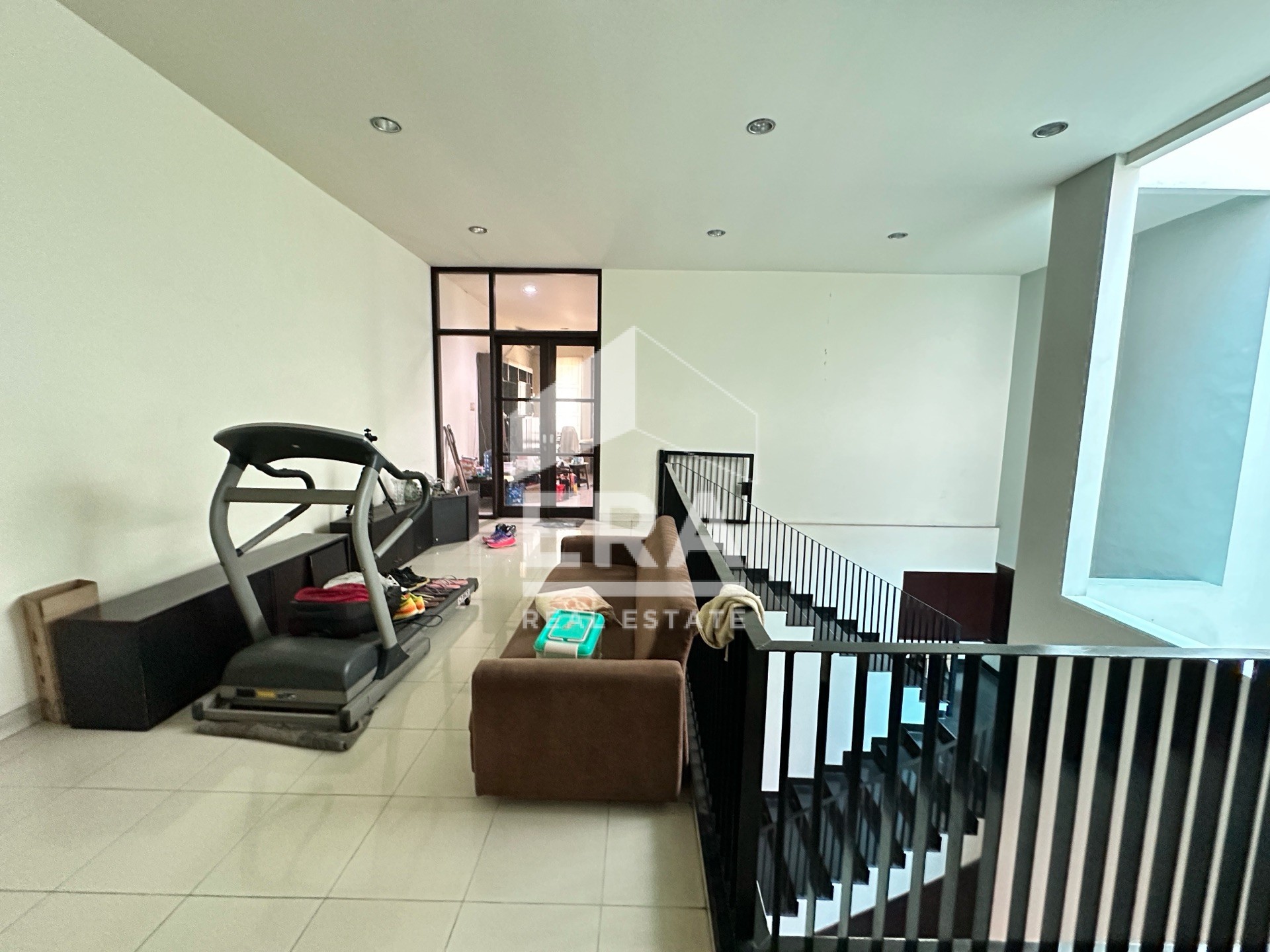 interior 8