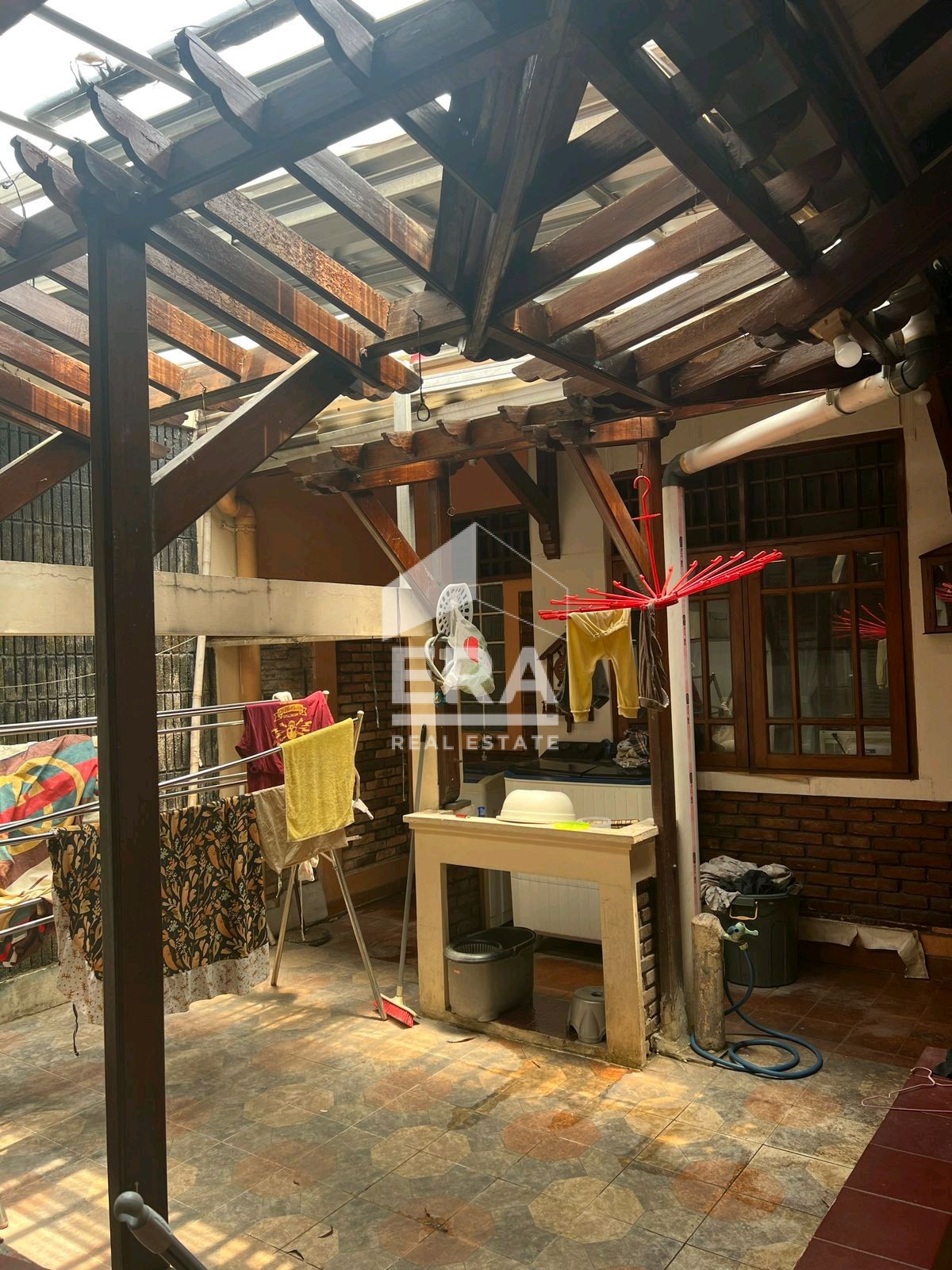 interior 8