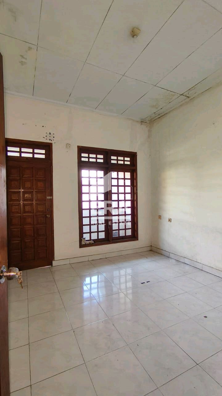 interior 8