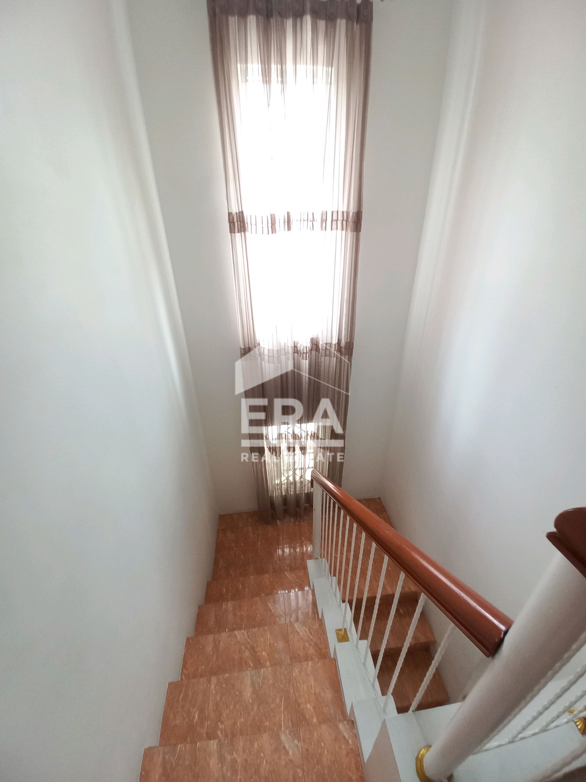interior 8