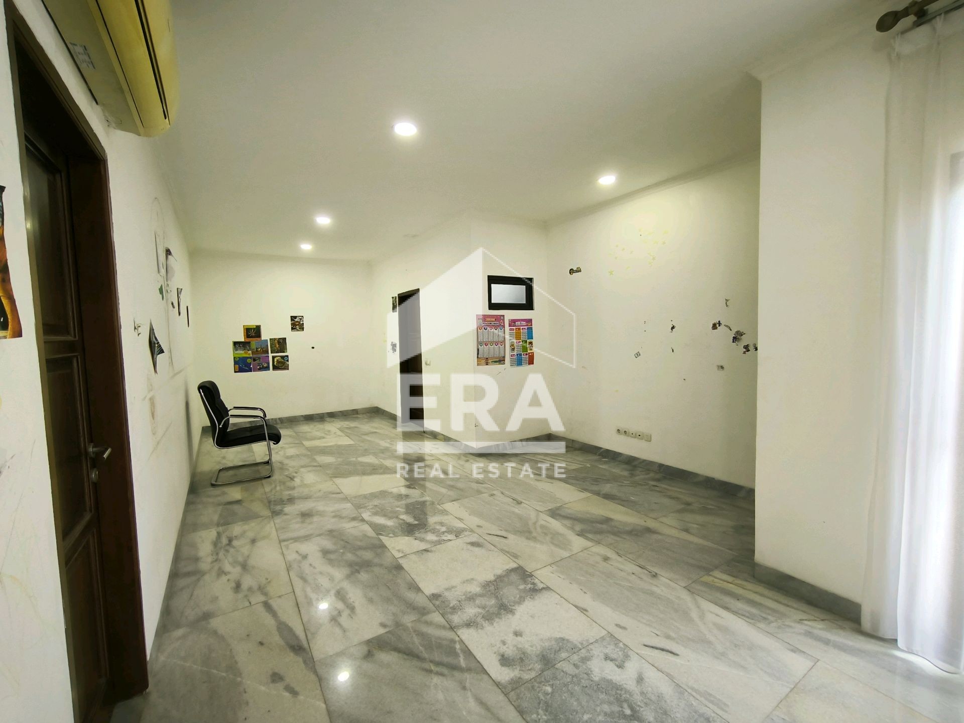 interior 8