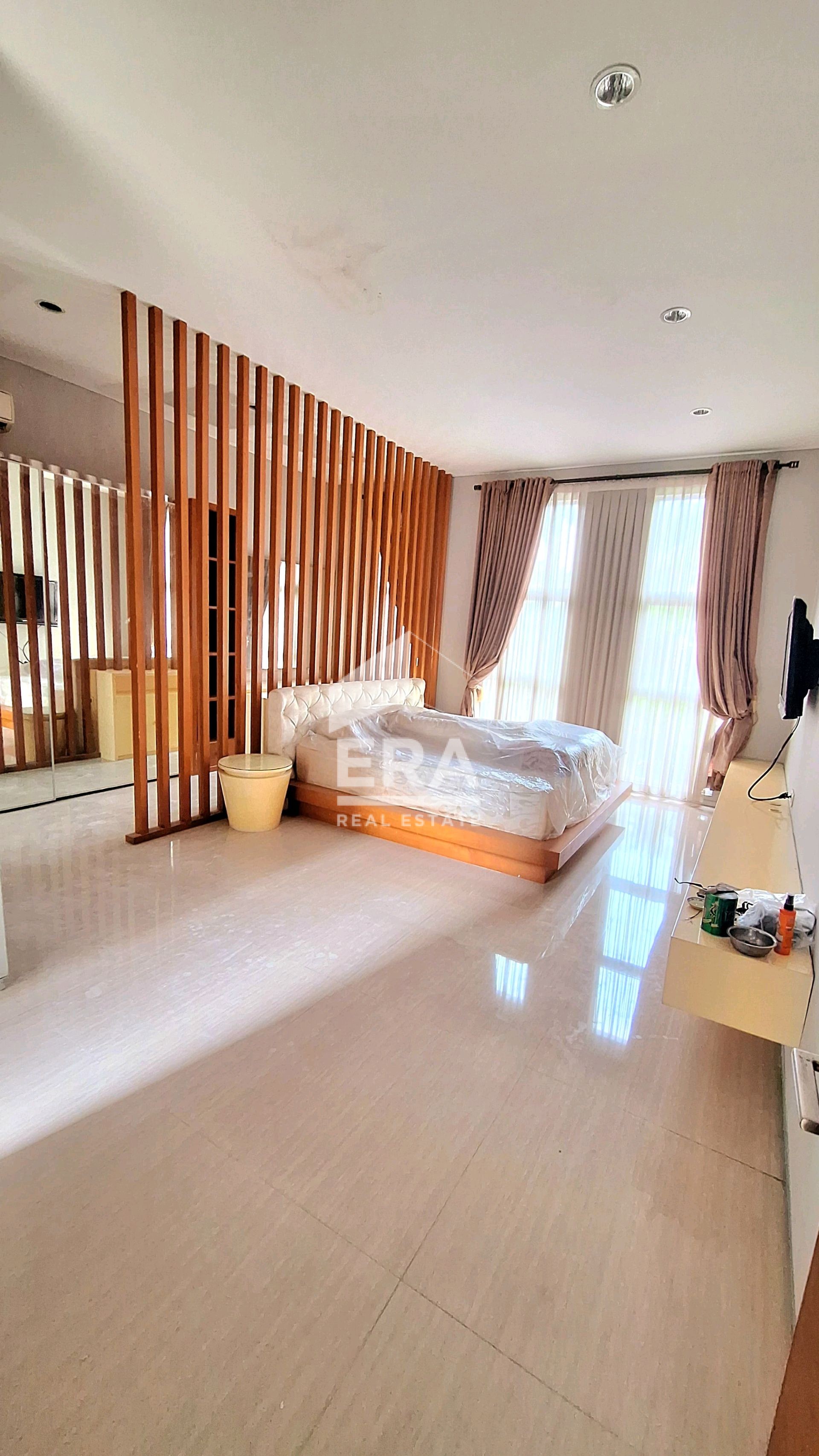 interior 2
