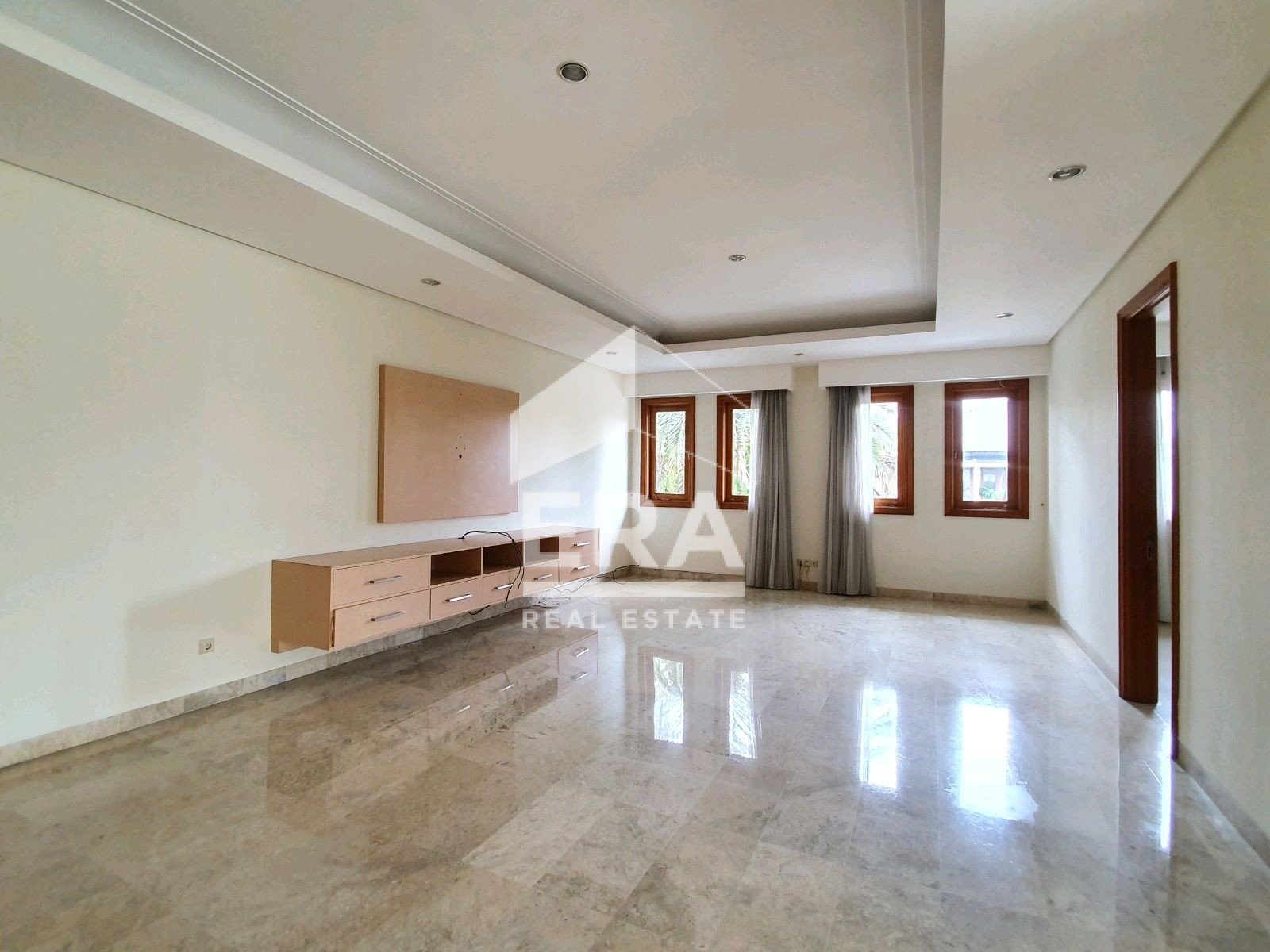 interior 8