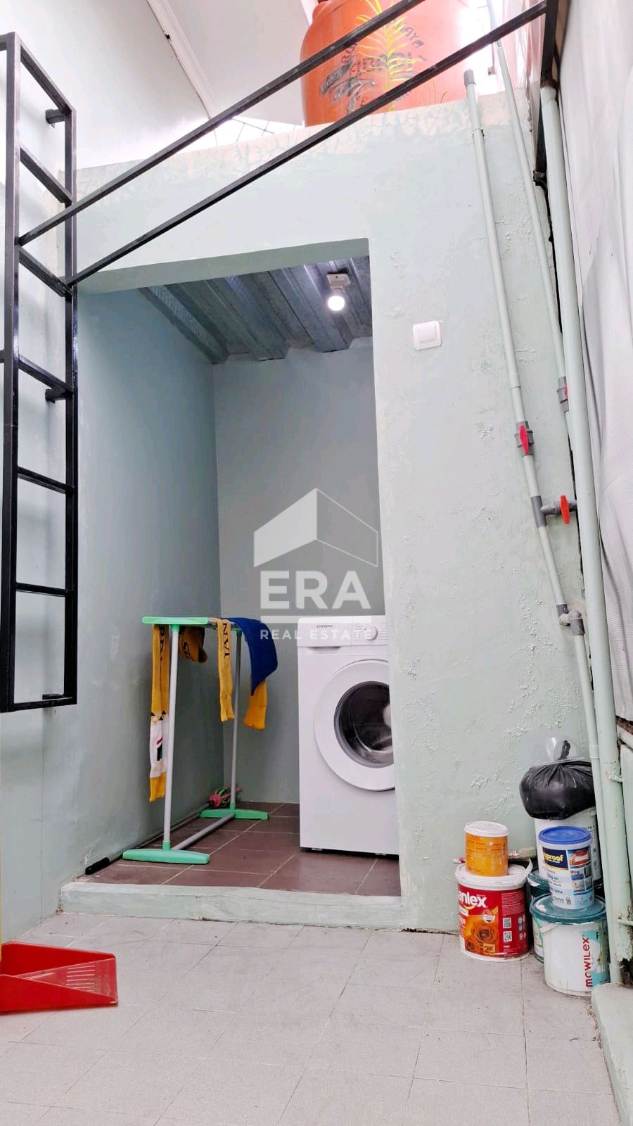 interior 8