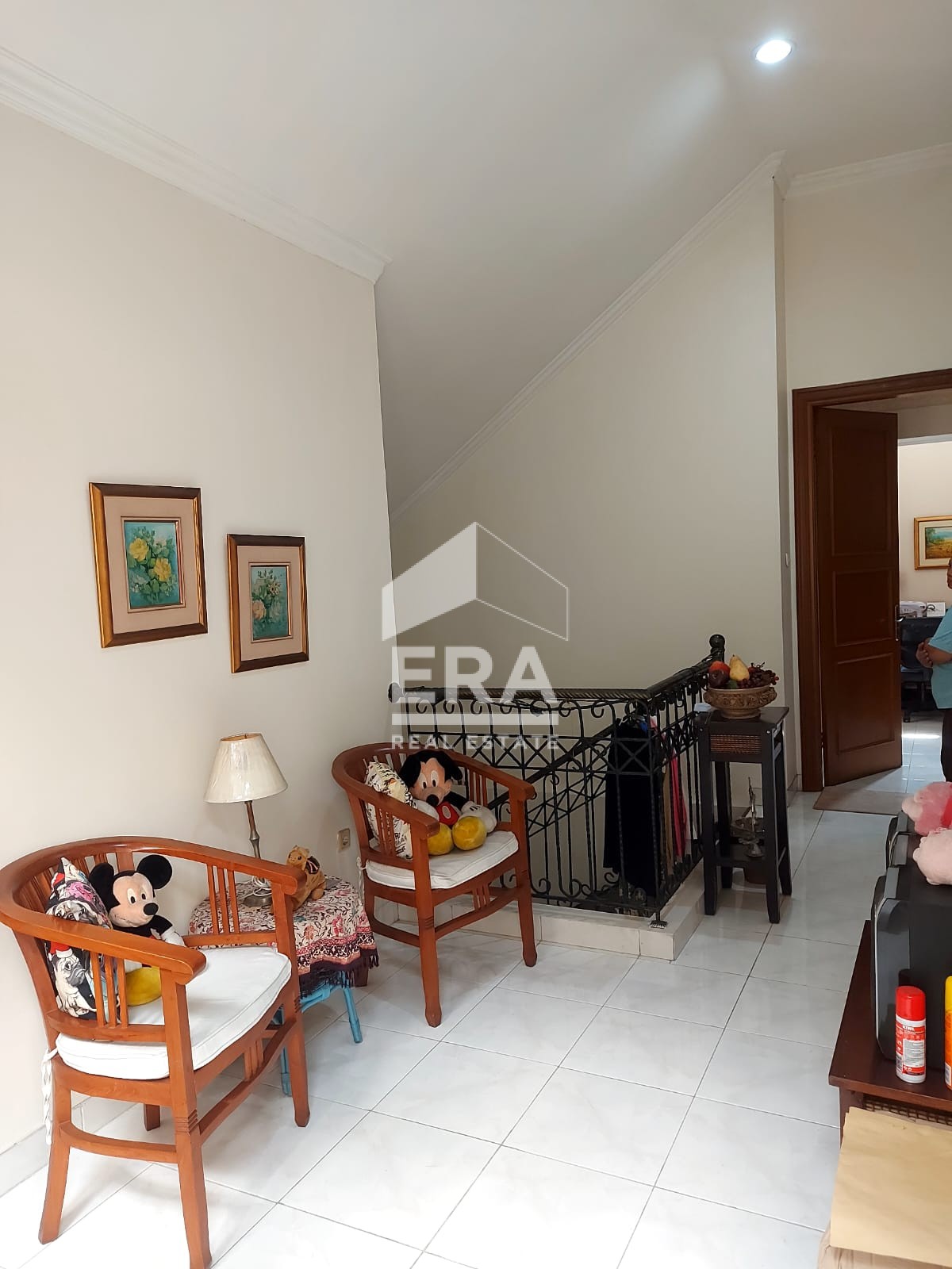 interior 8