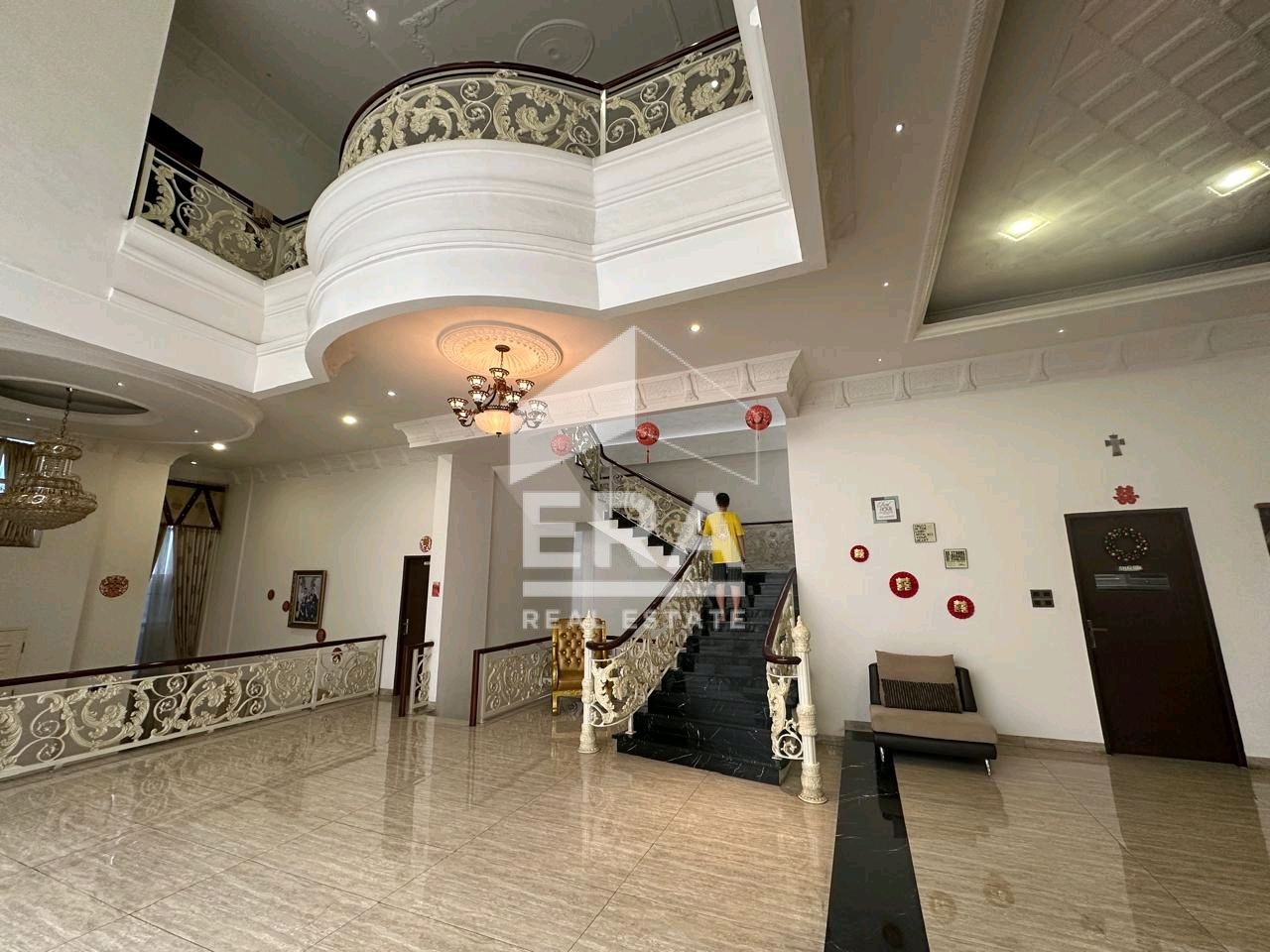 interior 8