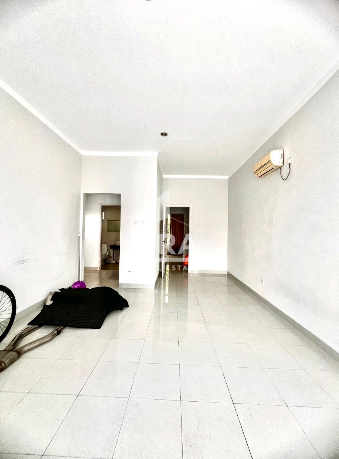 interior 8