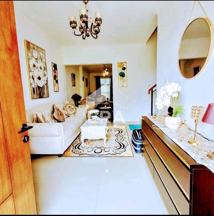 interior 8