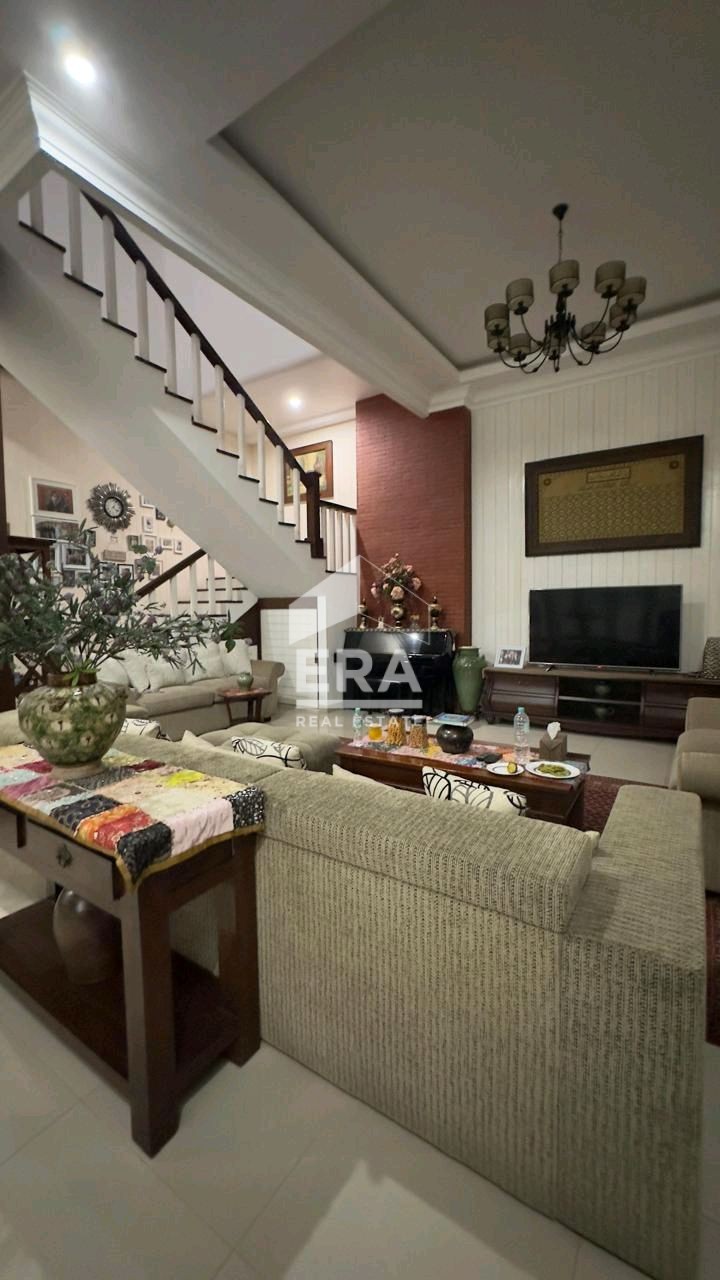 interior 8