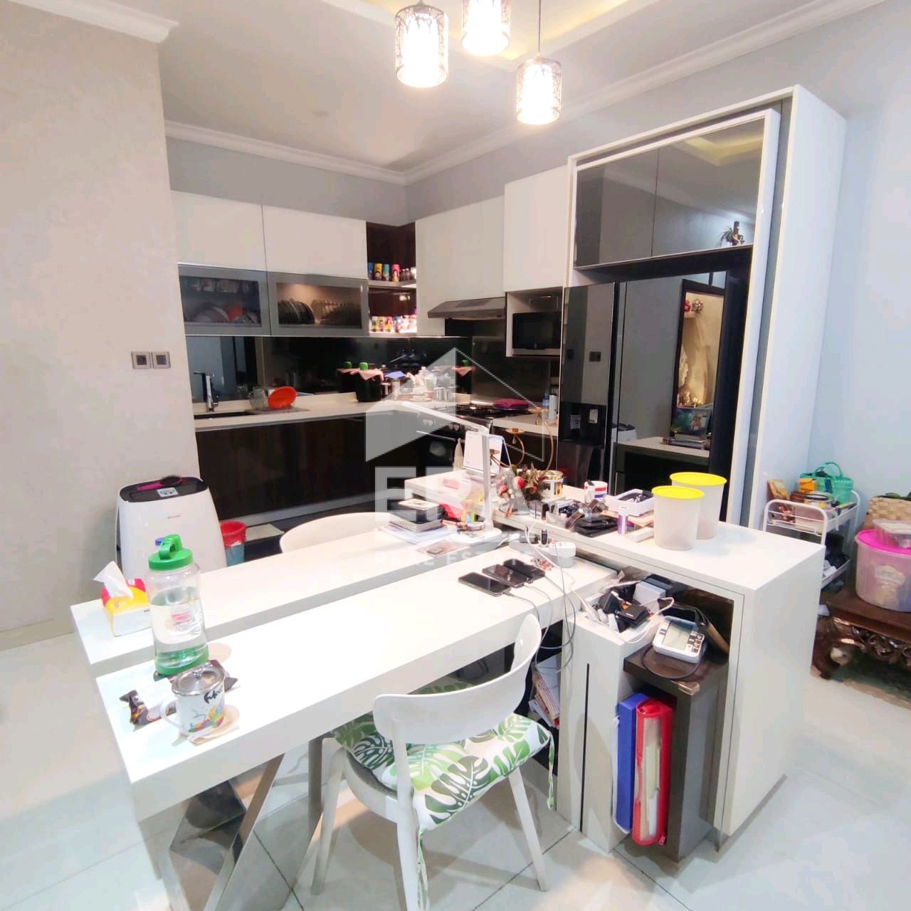 interior 8