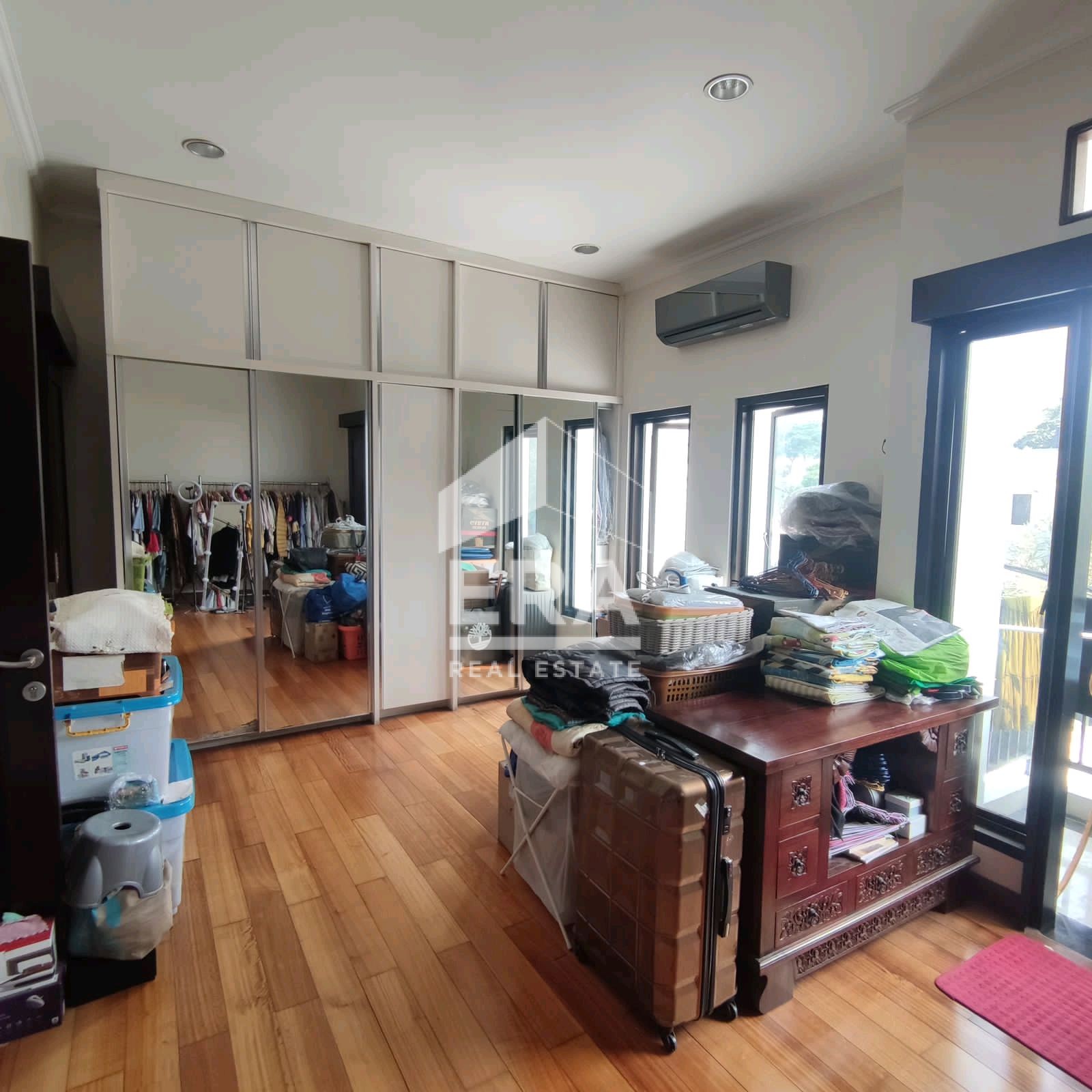 interior 10