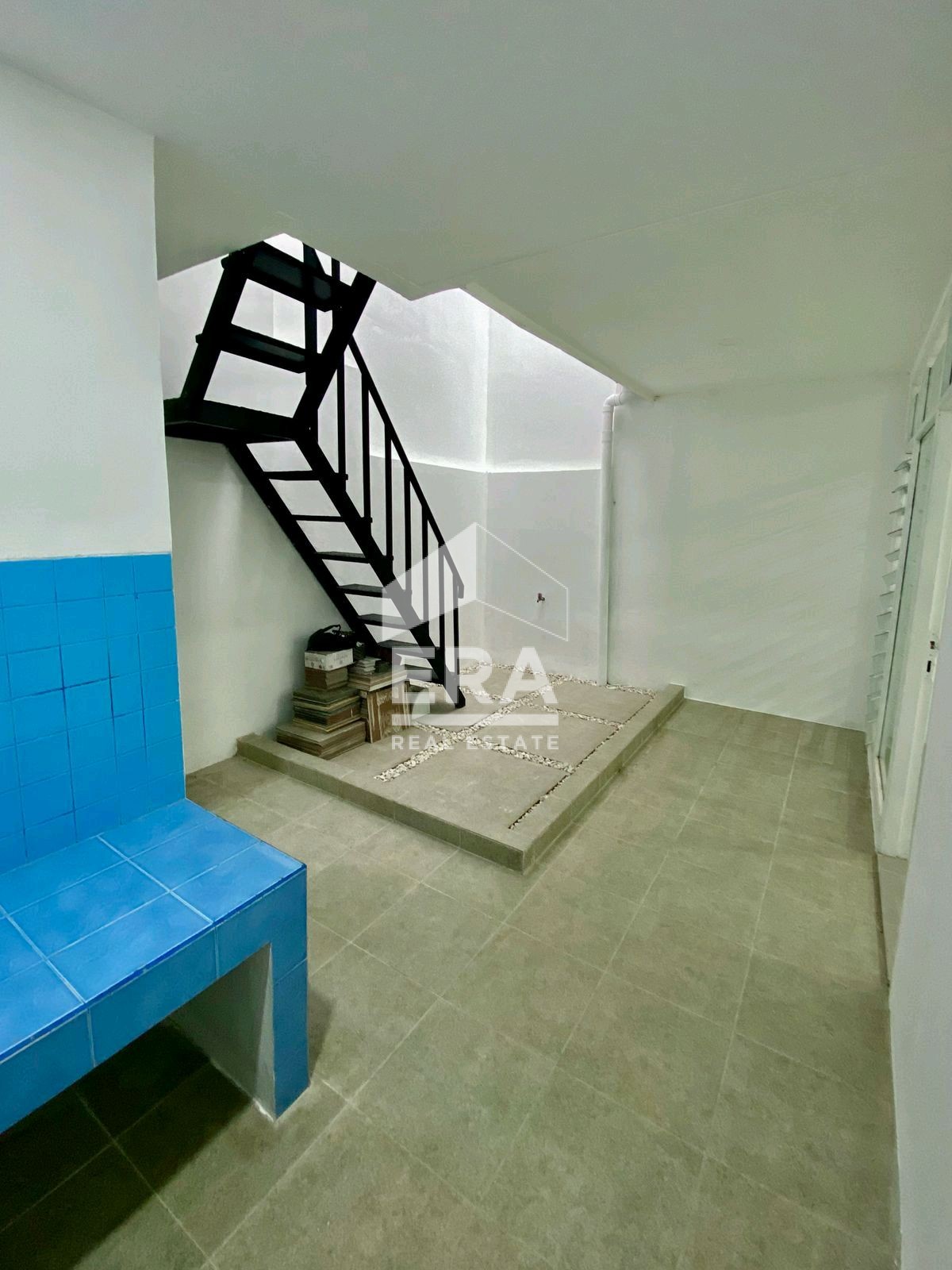 interior 8