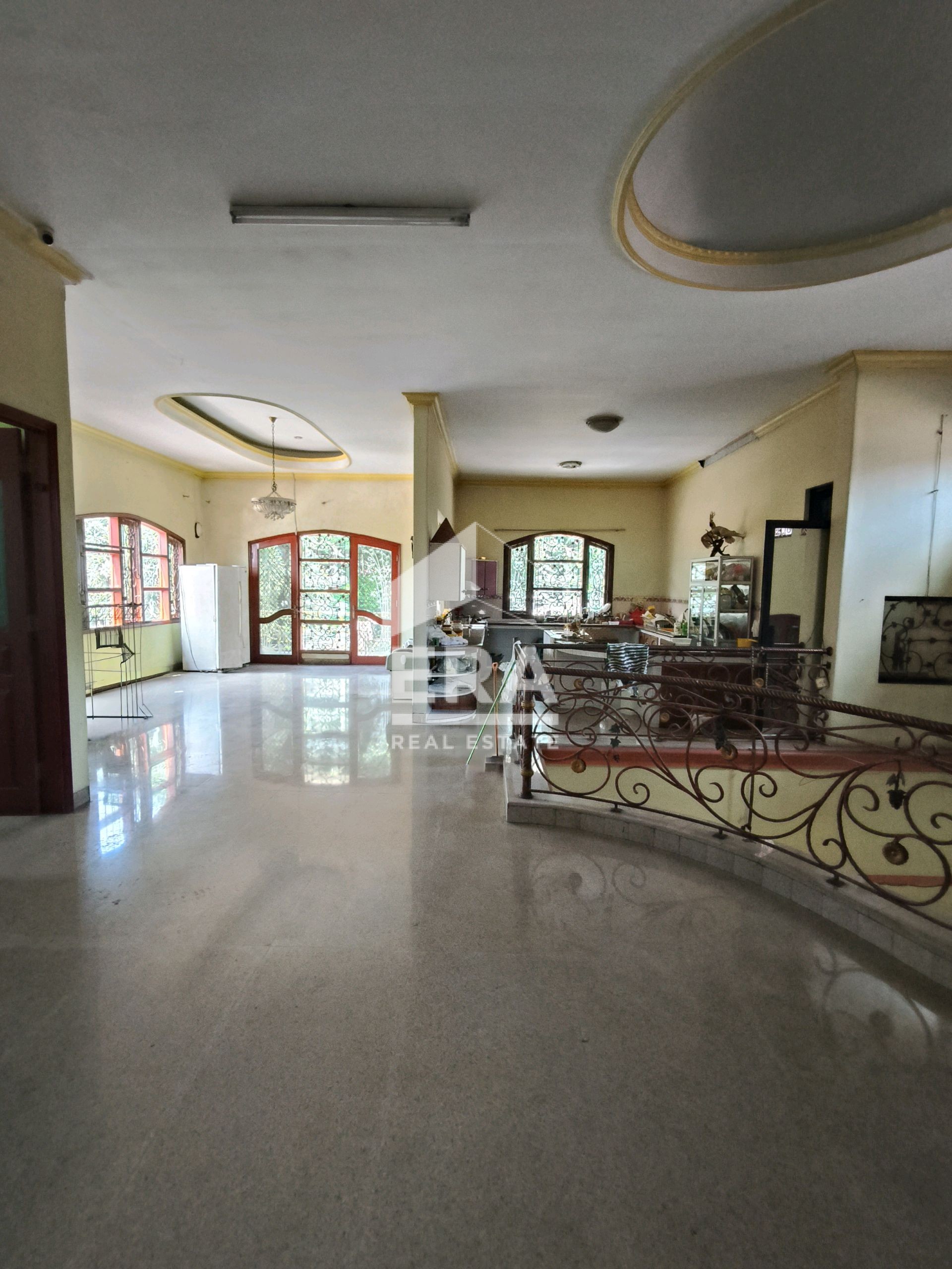 interior 10