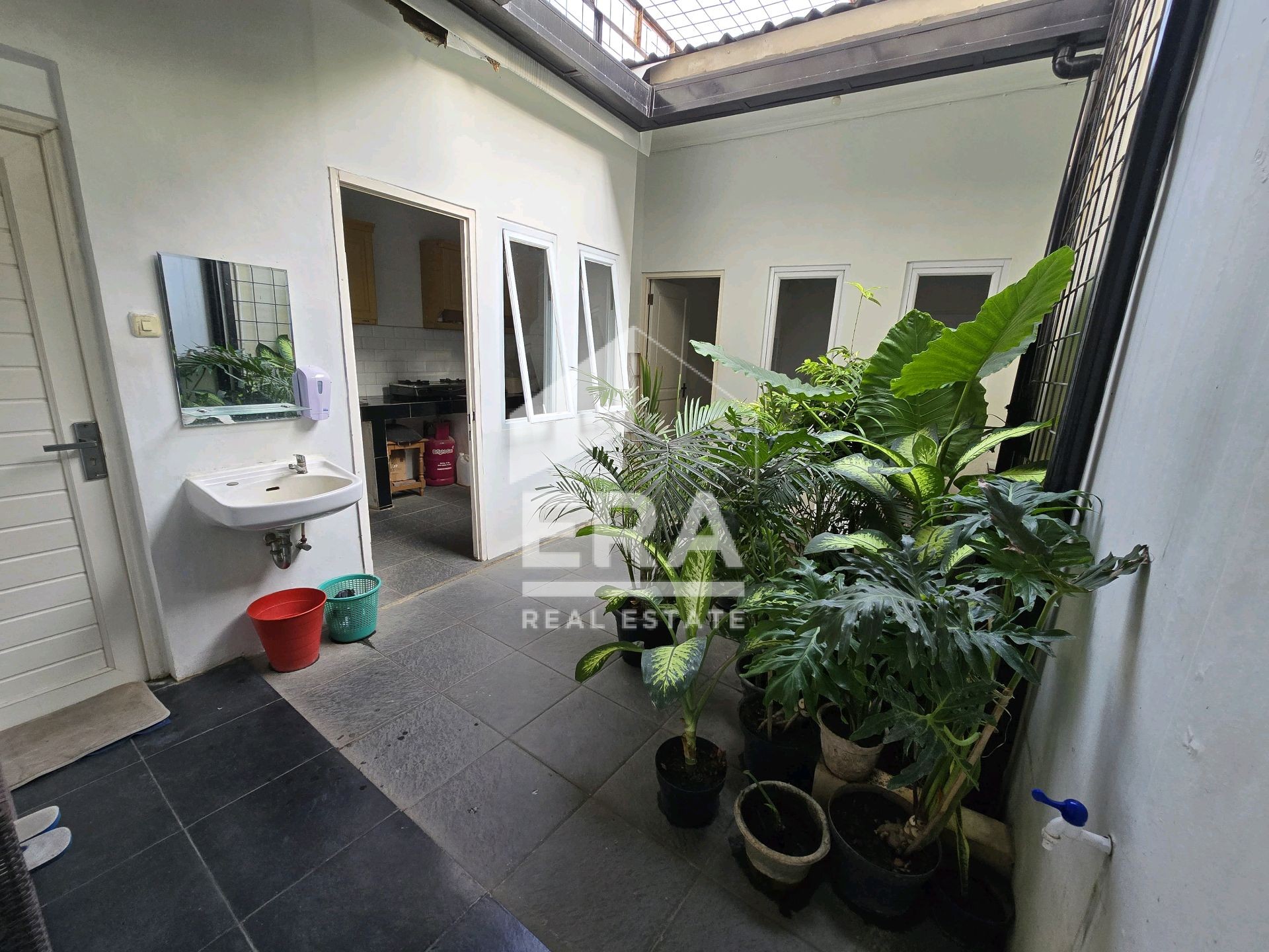 interior 6