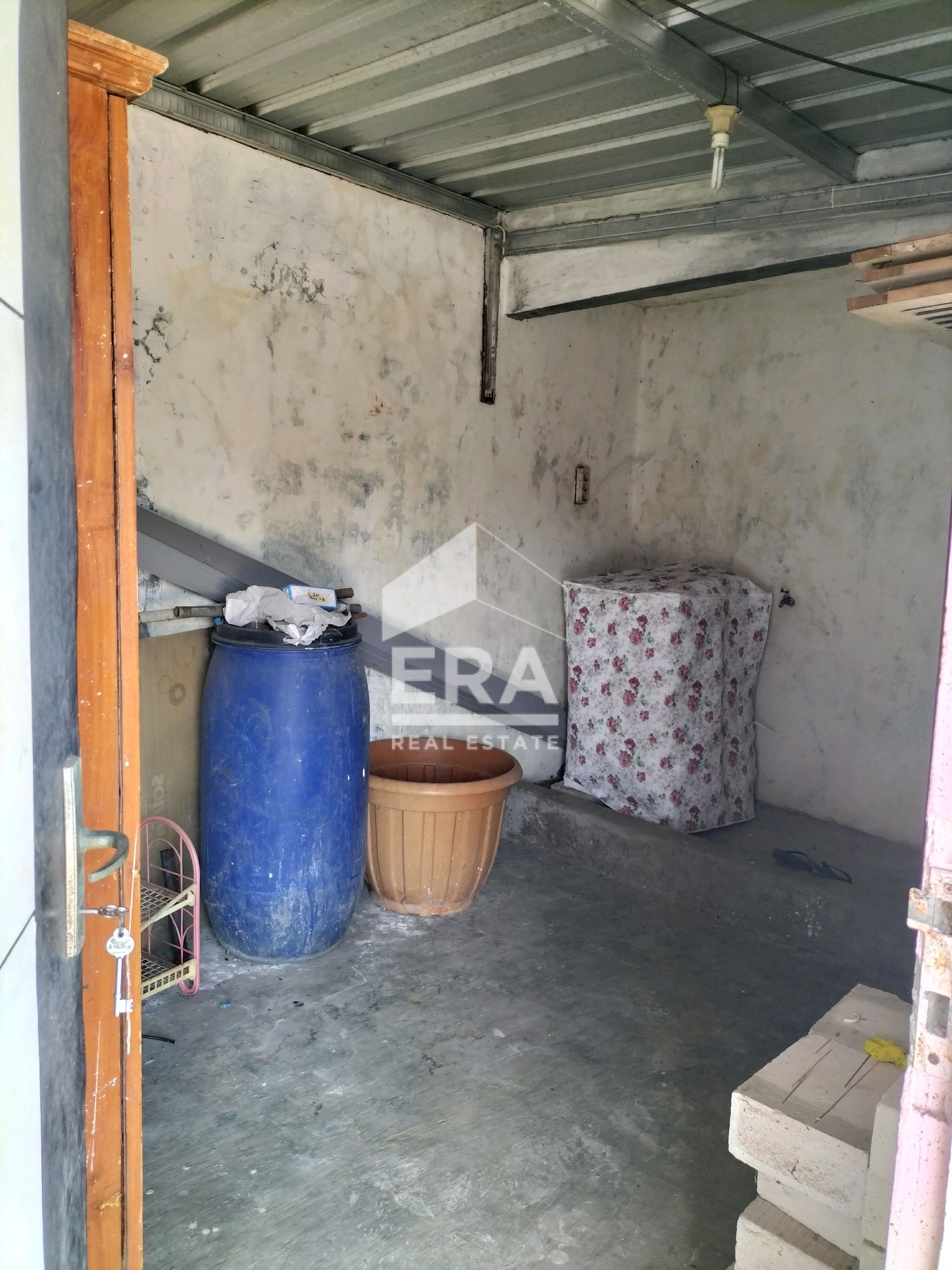 interior 8