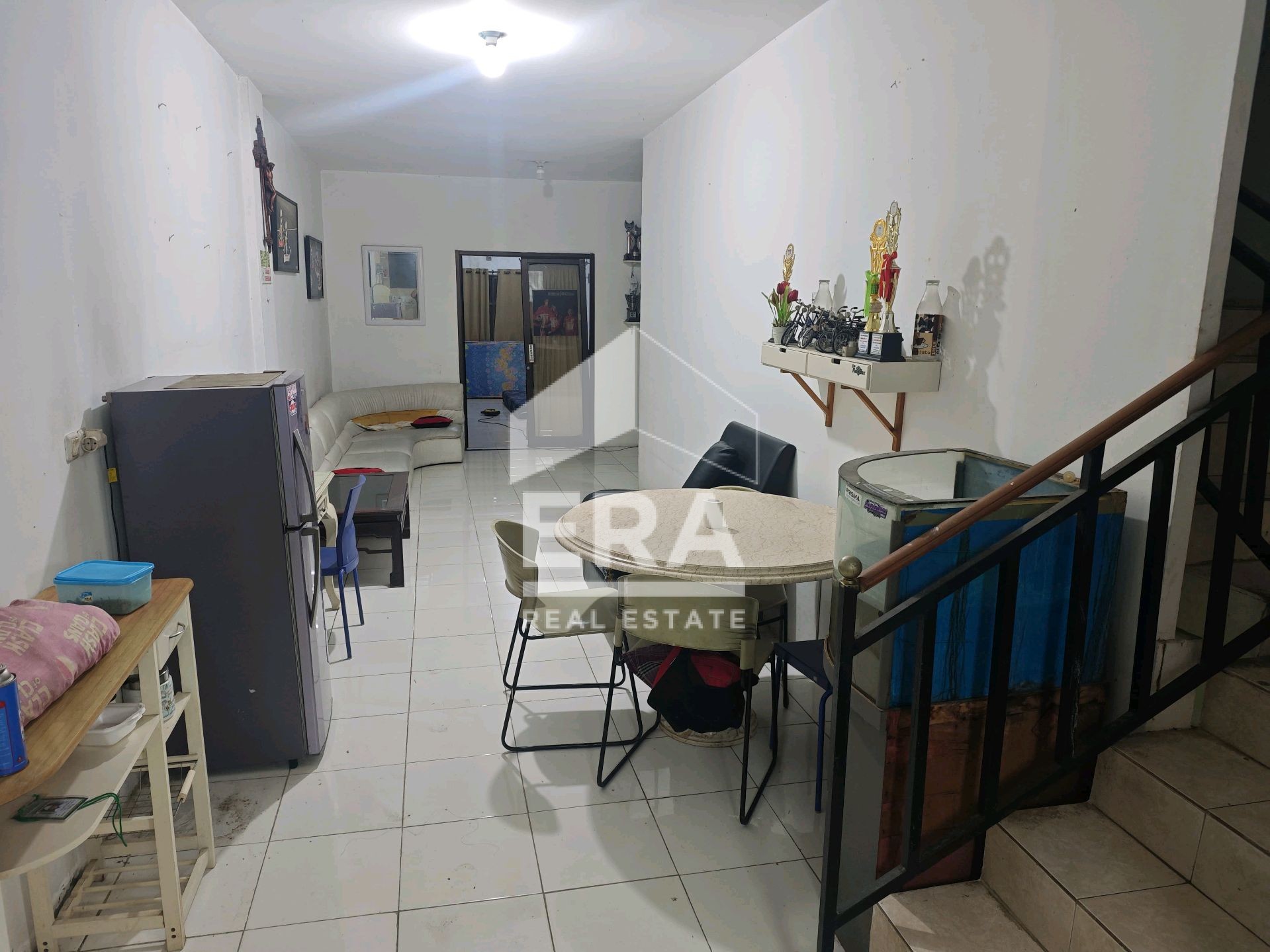 interior 8