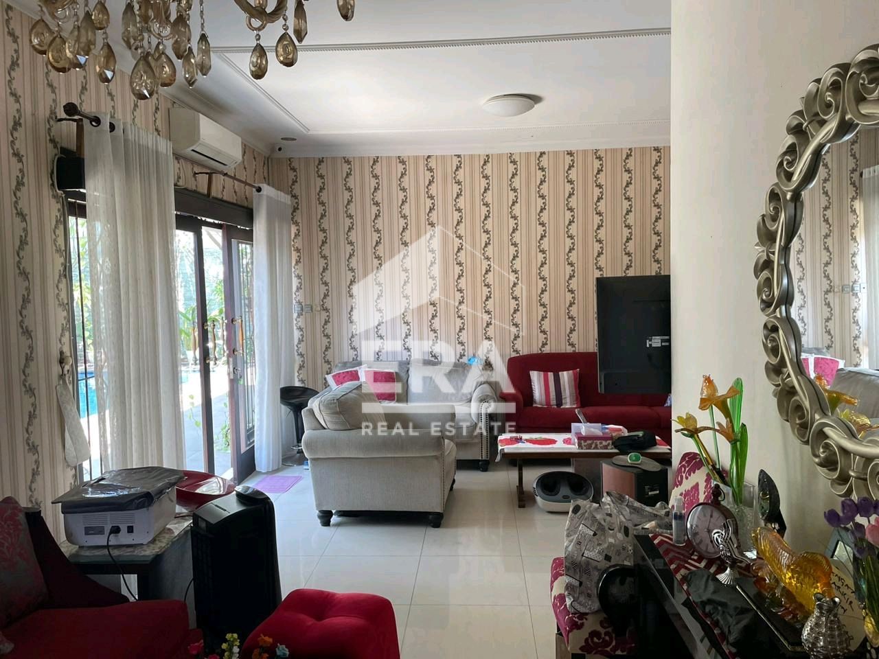 interior 8