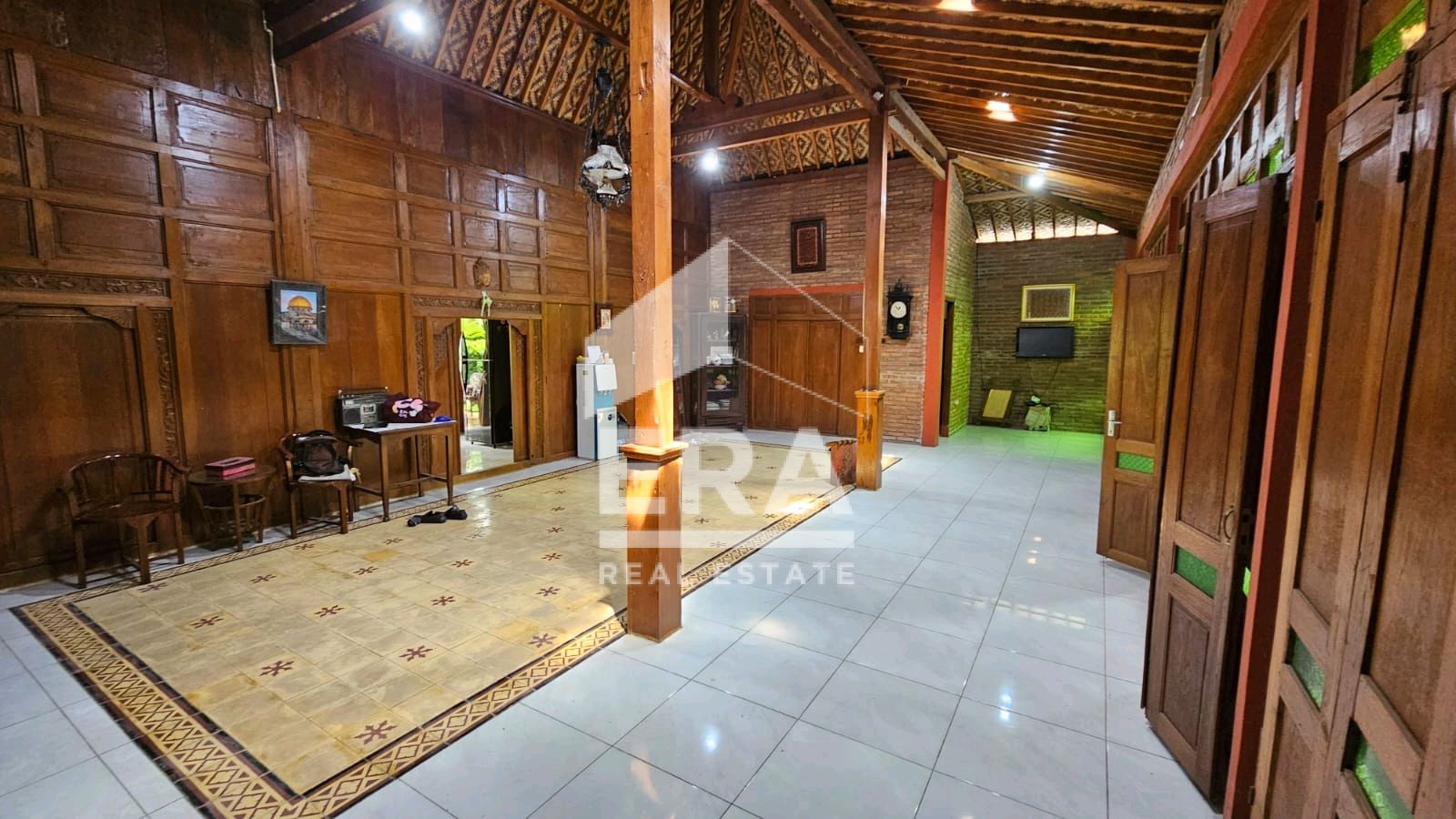 interior 8