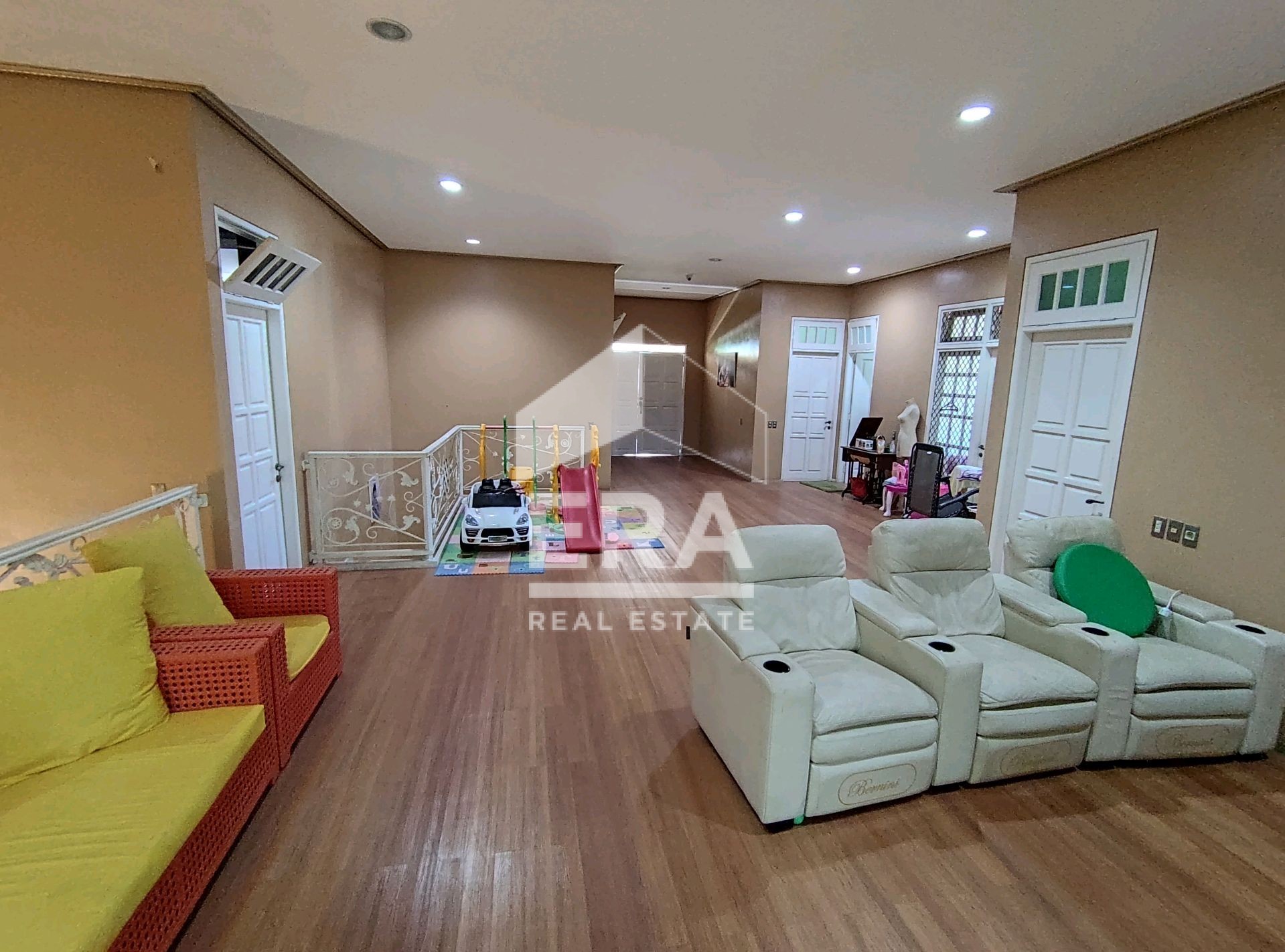 interior 8
