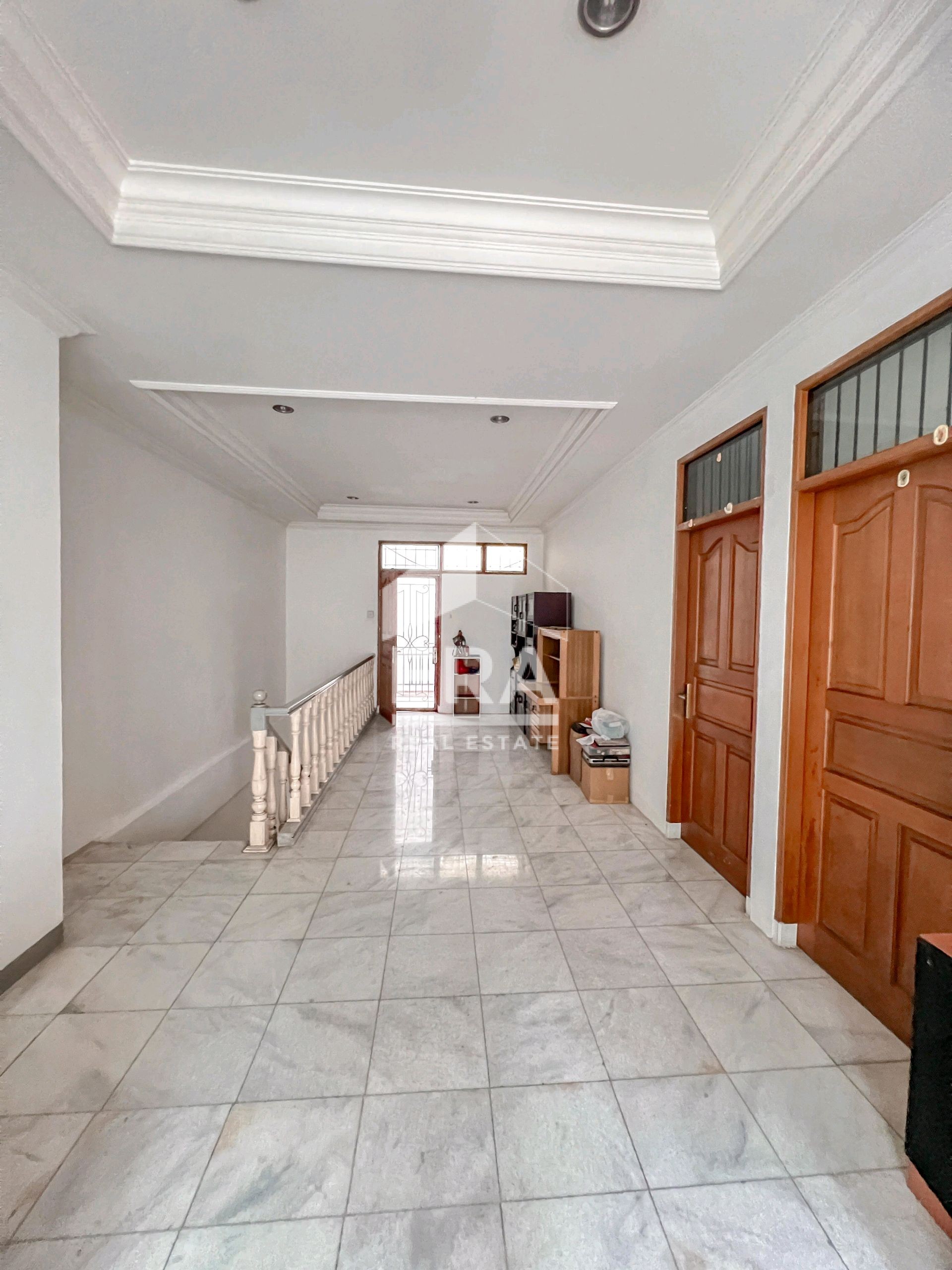interior 8
