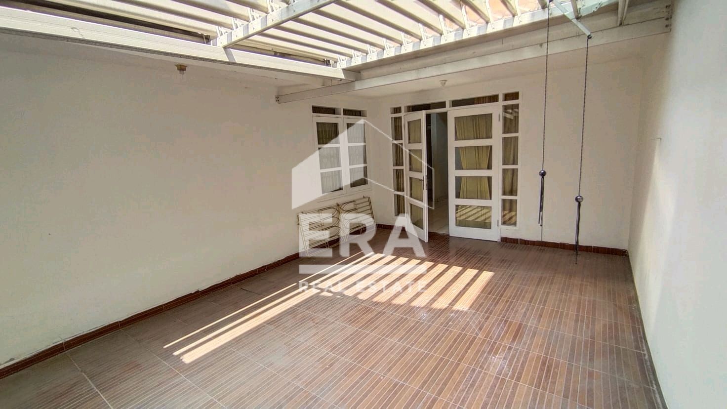 interior 8
