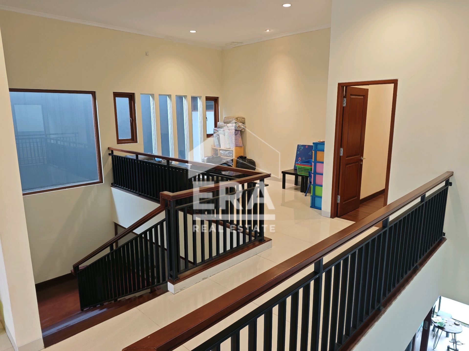 interior 10
