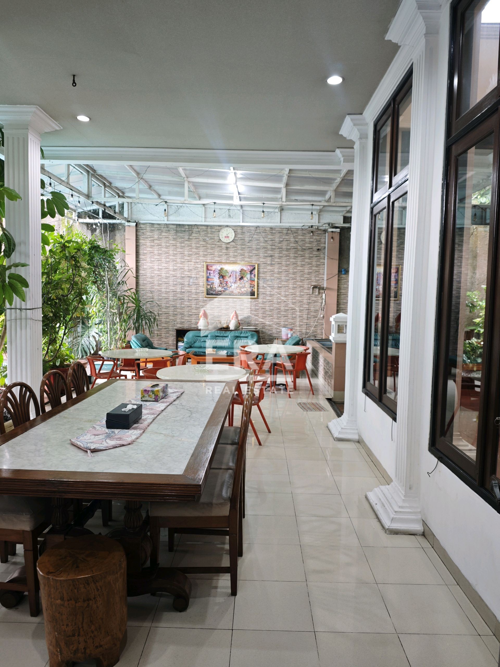 interior 8