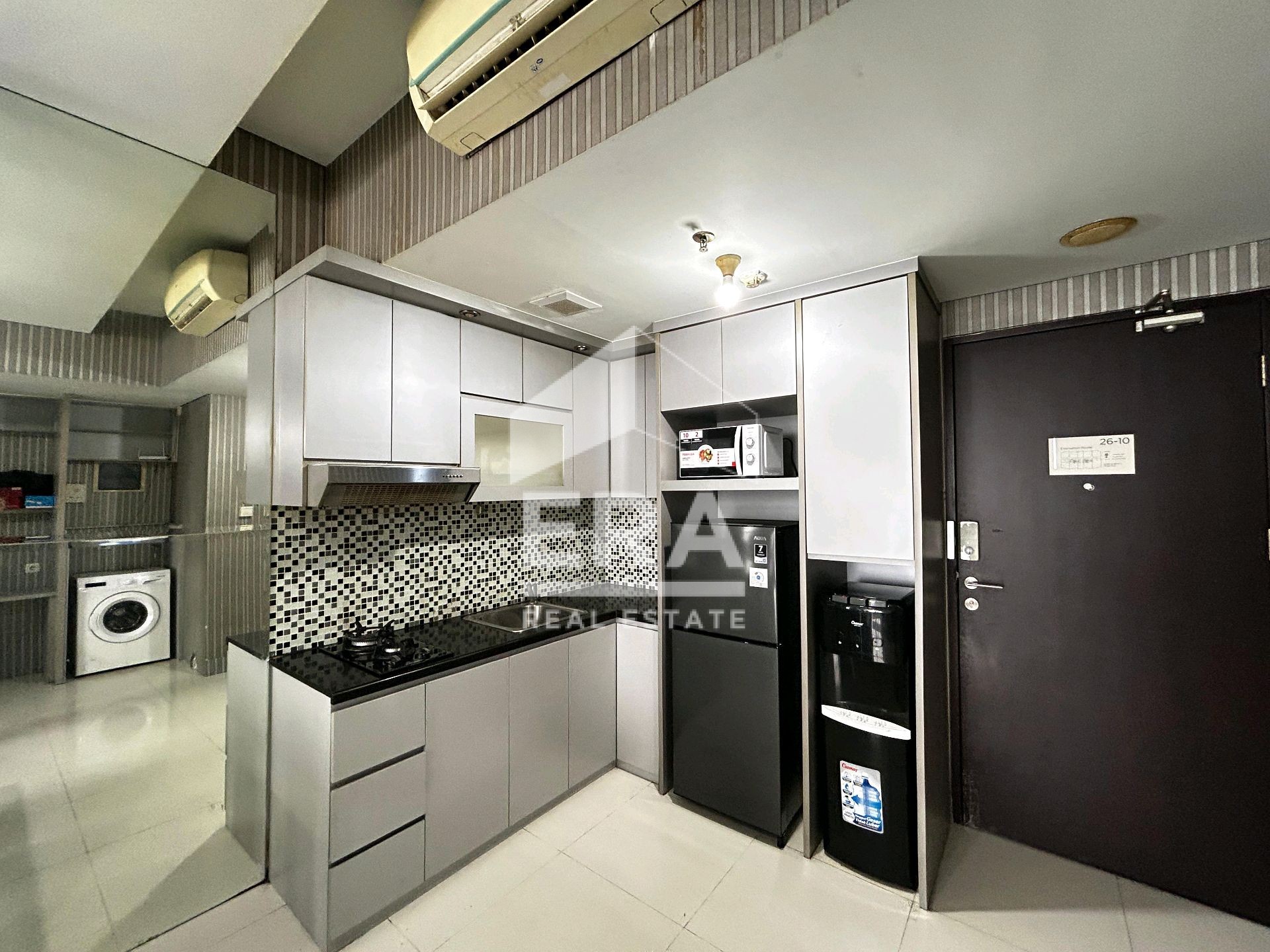 interior 8