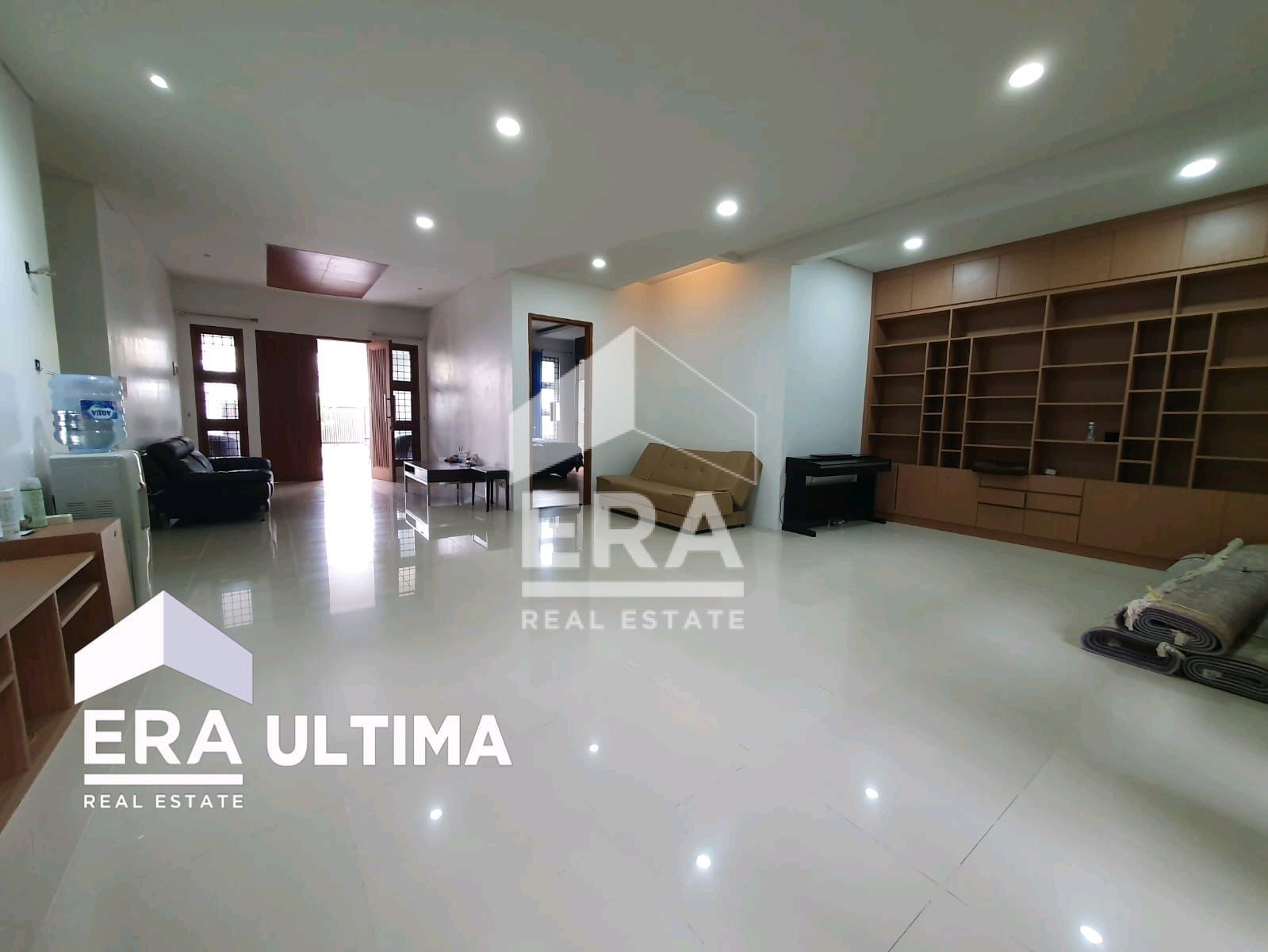 interior 8