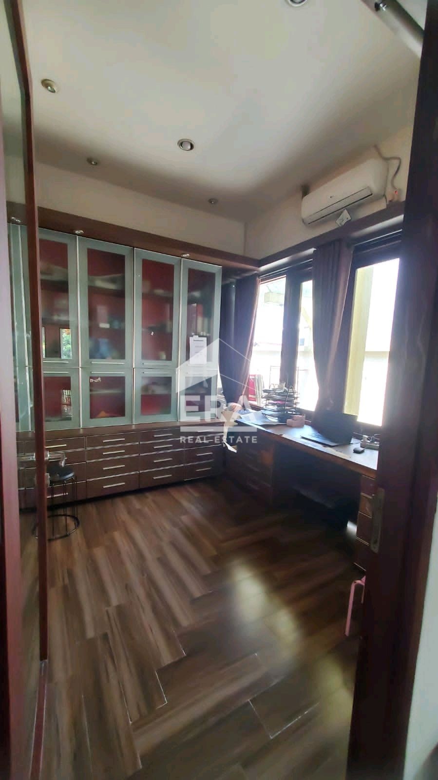 interior 10
