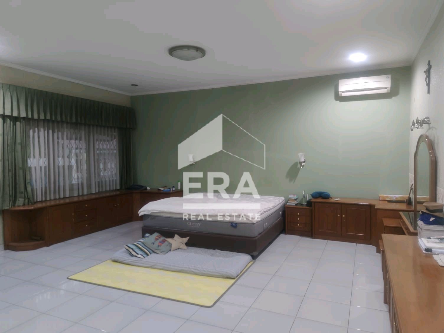 interior 8