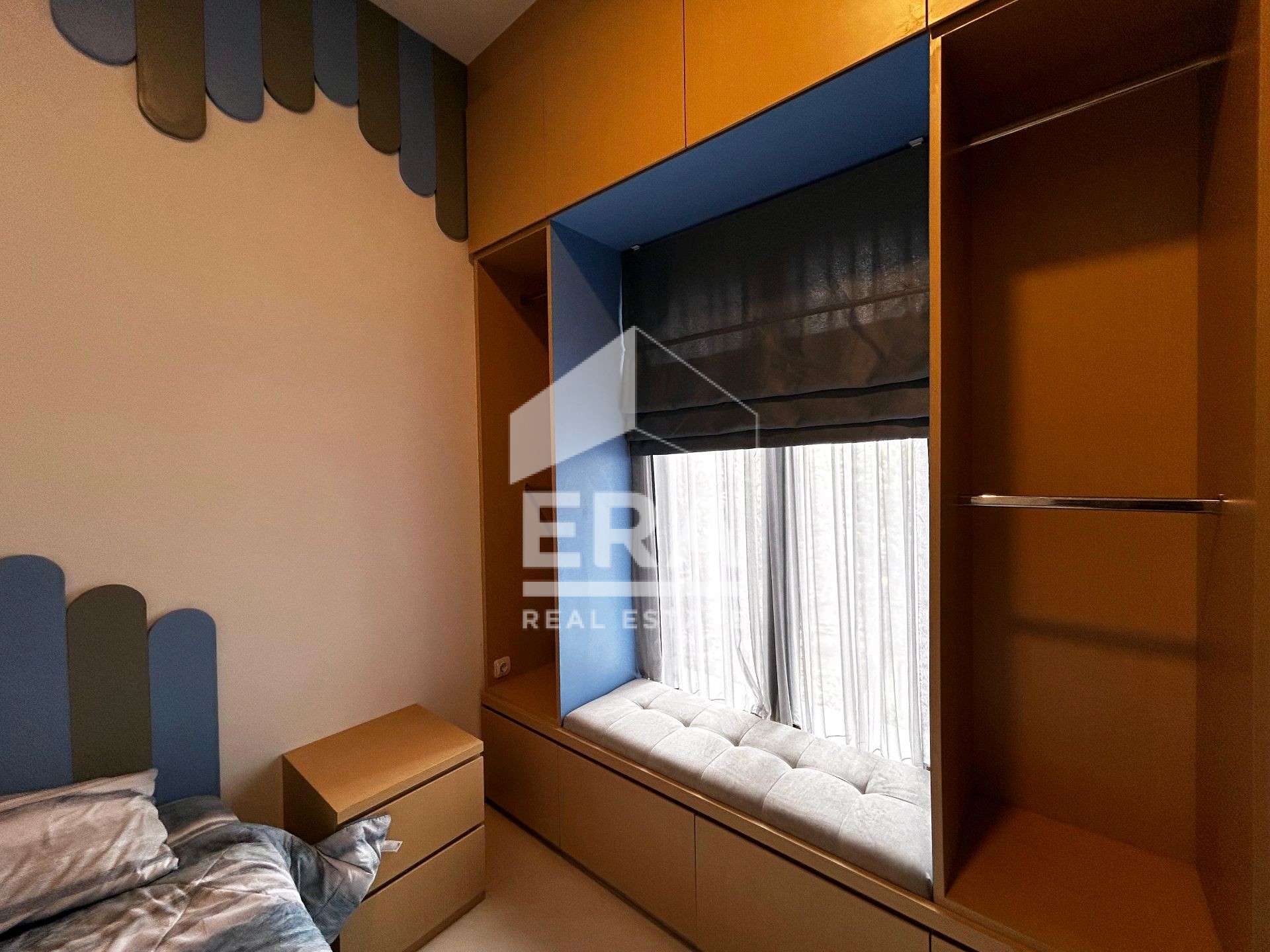 interior 10