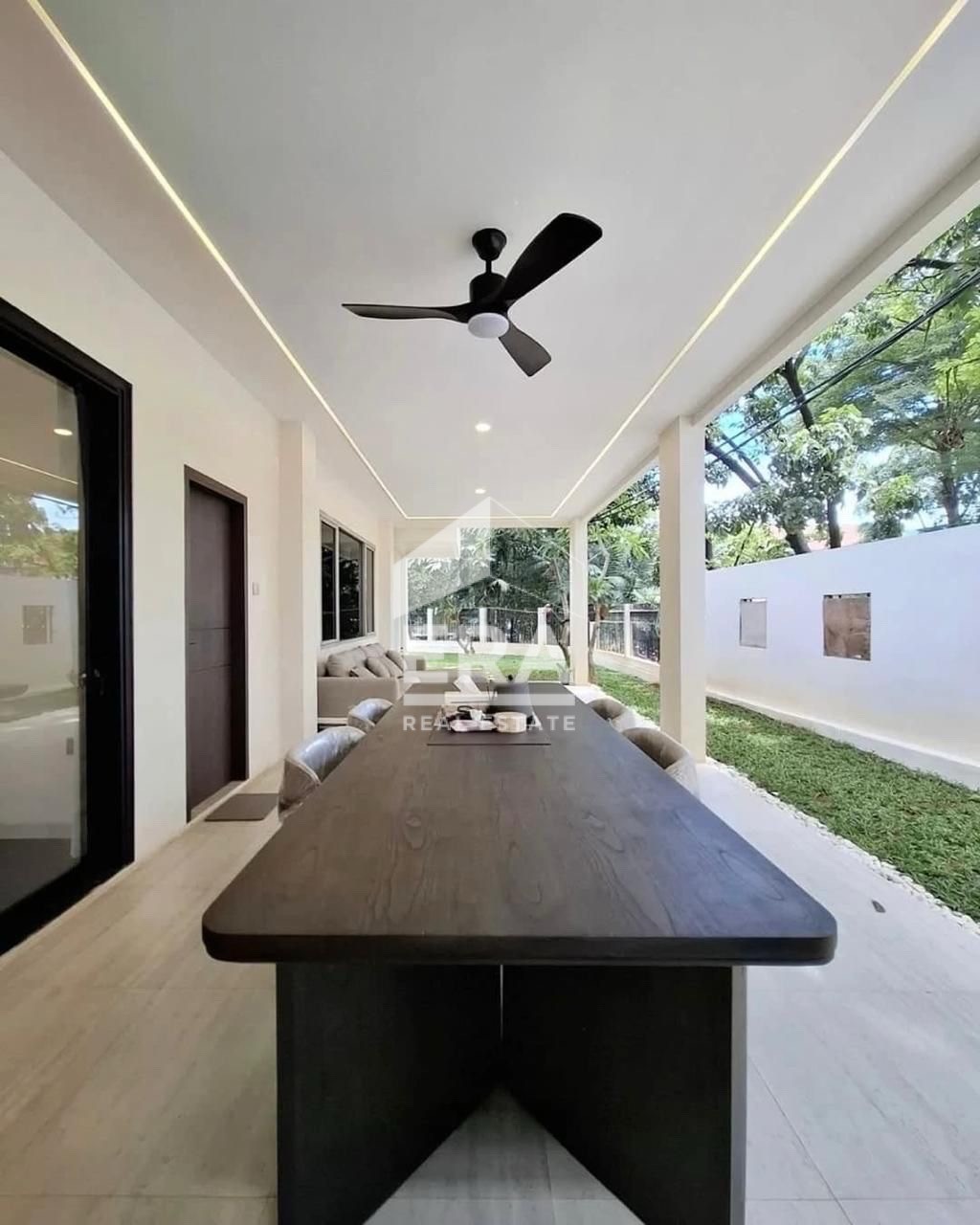 interior 10