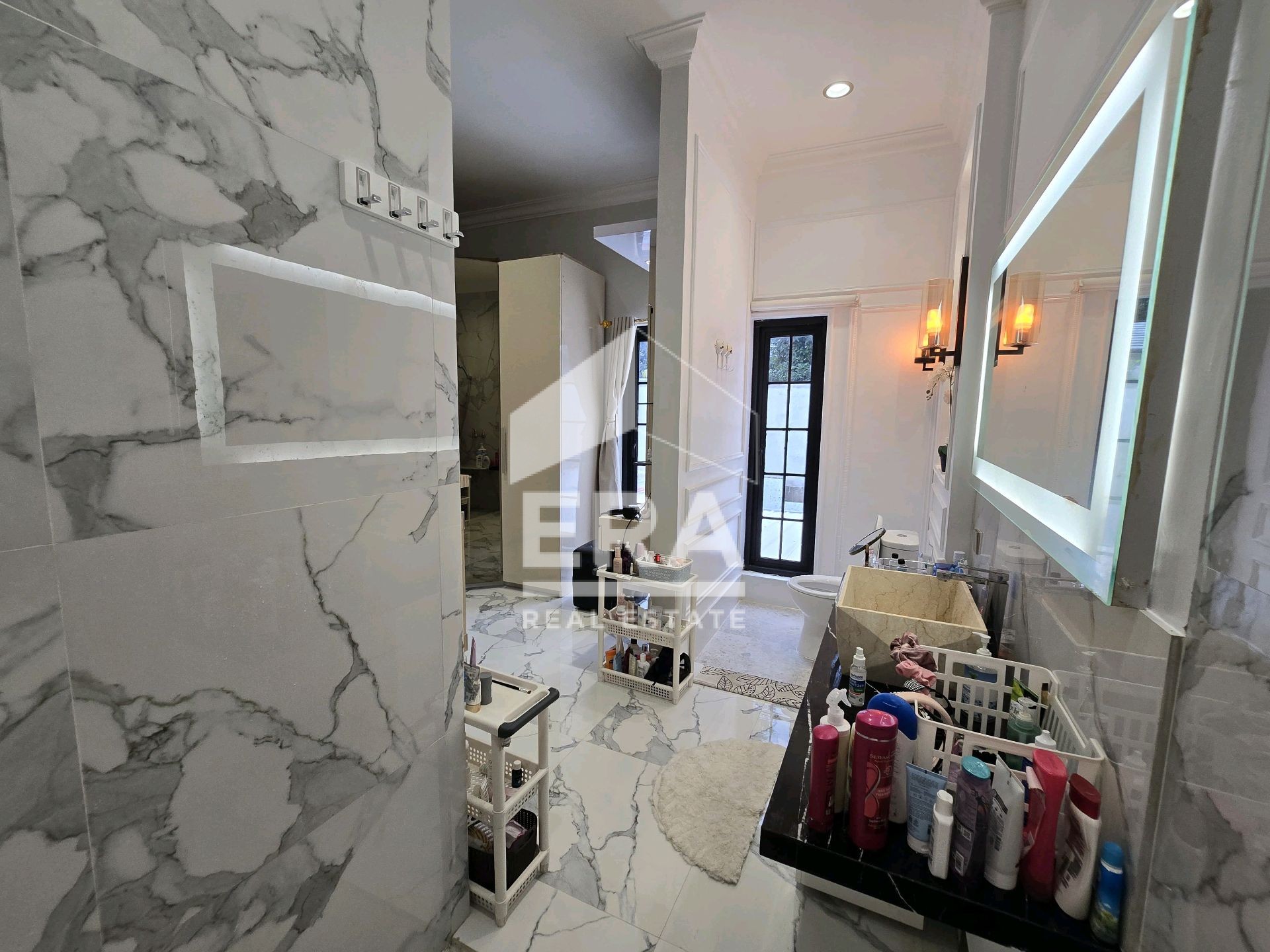interior 6